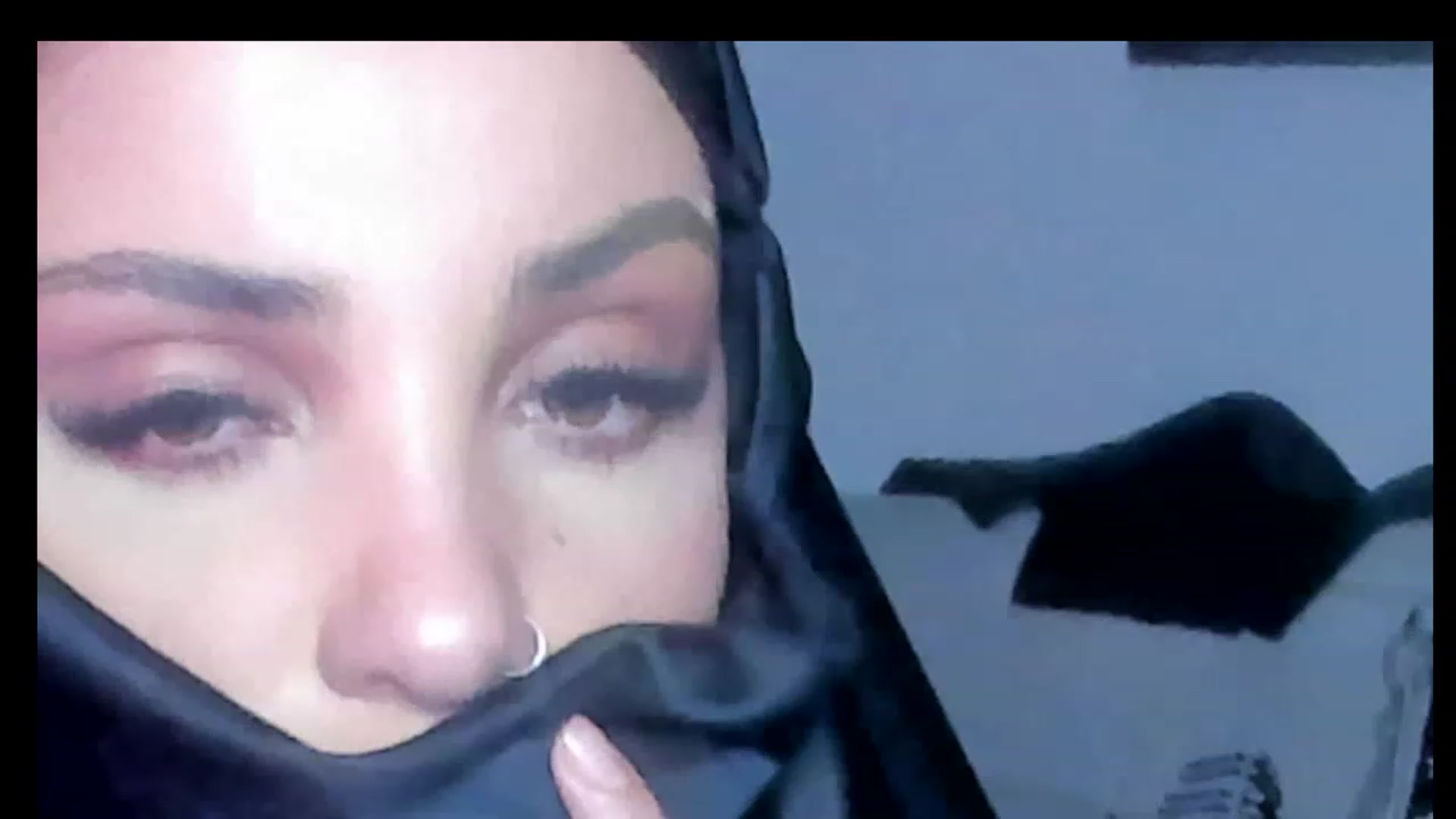 Gallery image thumbnail from Ife_Calipso's myfreecams stream on, 03/17/2023, 19:15 image 10 of 20