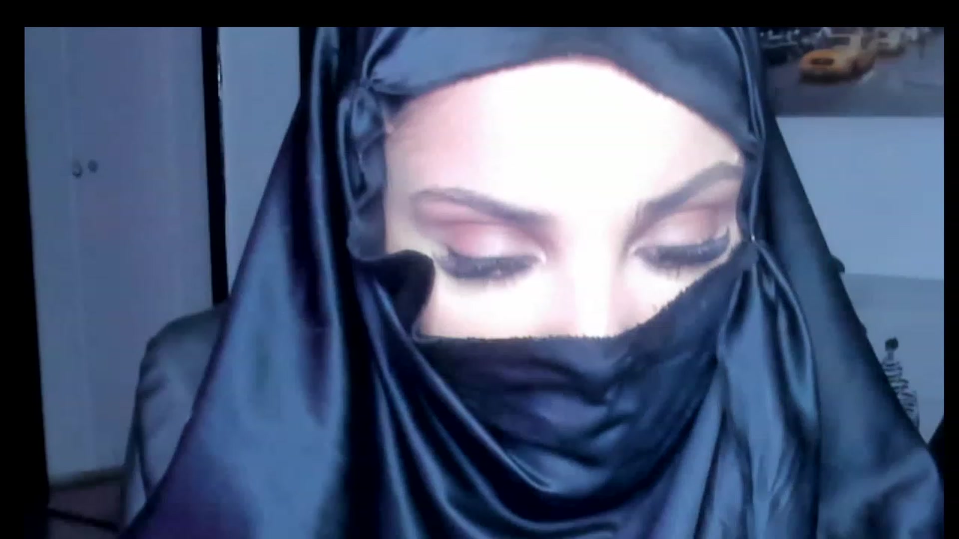 Gallery image thumbnail from Ife_Calipso's myfreecams stream on, 03/17/2023, 19:15 image 12 of 20