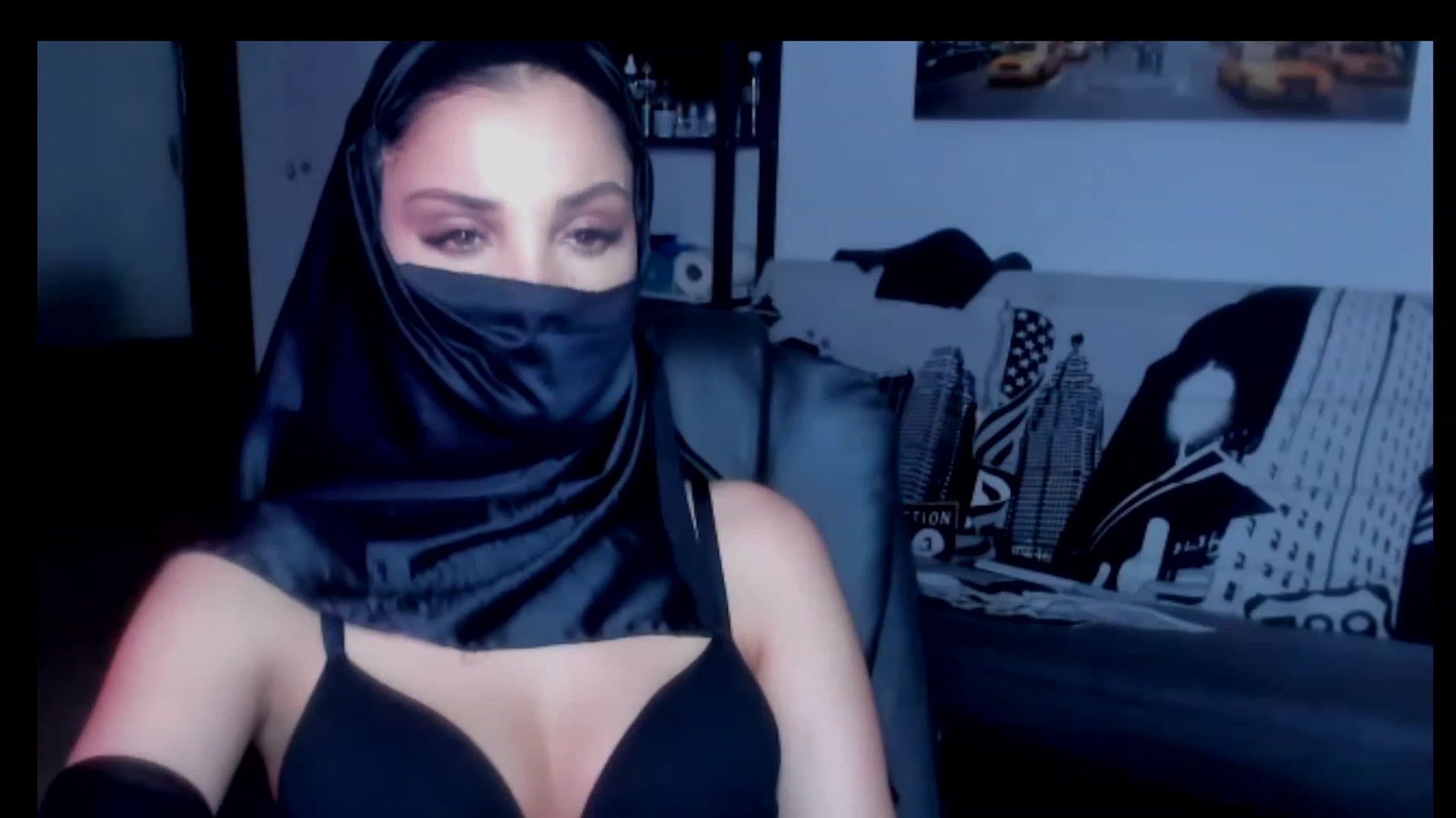 Gallery image thumbnail from Ife_Calipso's myfreecams stream on, 03/17/2023, 19:15 image 19 of 20