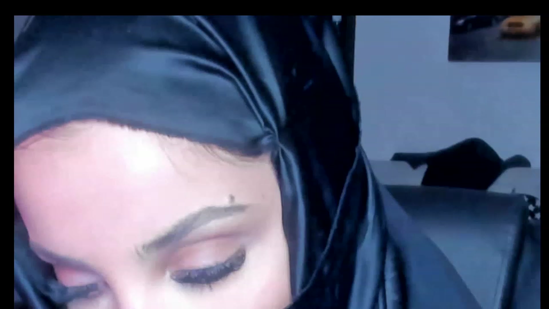 Gallery image thumbnail from Ife_Calipso's myfreecams stream on, 03/17/2023, 19:15 image 16 of 20