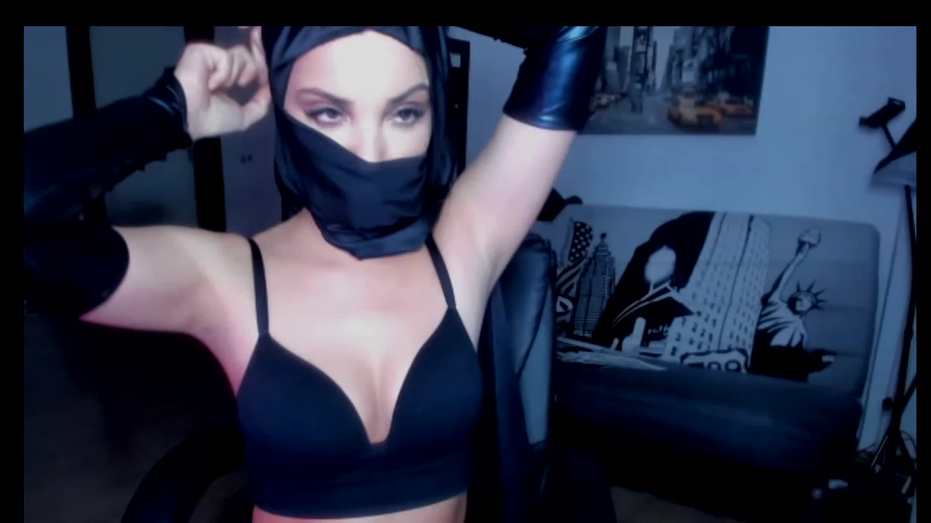 Gallery image thumbnail from Ife_Calipso's myfreecams stream on, 03/17/2023, 20:29 image 4 of 20
