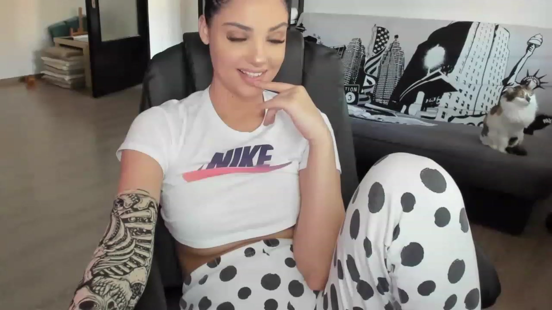 Gallery image thumbnail from Ife_Calipso's myfreecams stream on, 03/23/2023, 16:28 image 7 of 20
