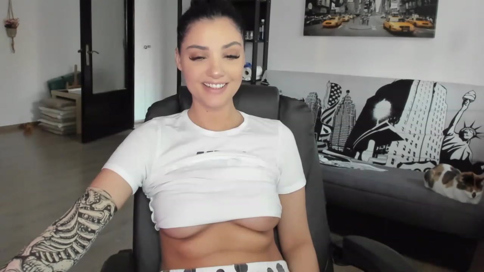 Gallery image thumbnail from Ife_Calipso's myfreecams stream on, 03/23/2023, 16:28 image 12 of 20