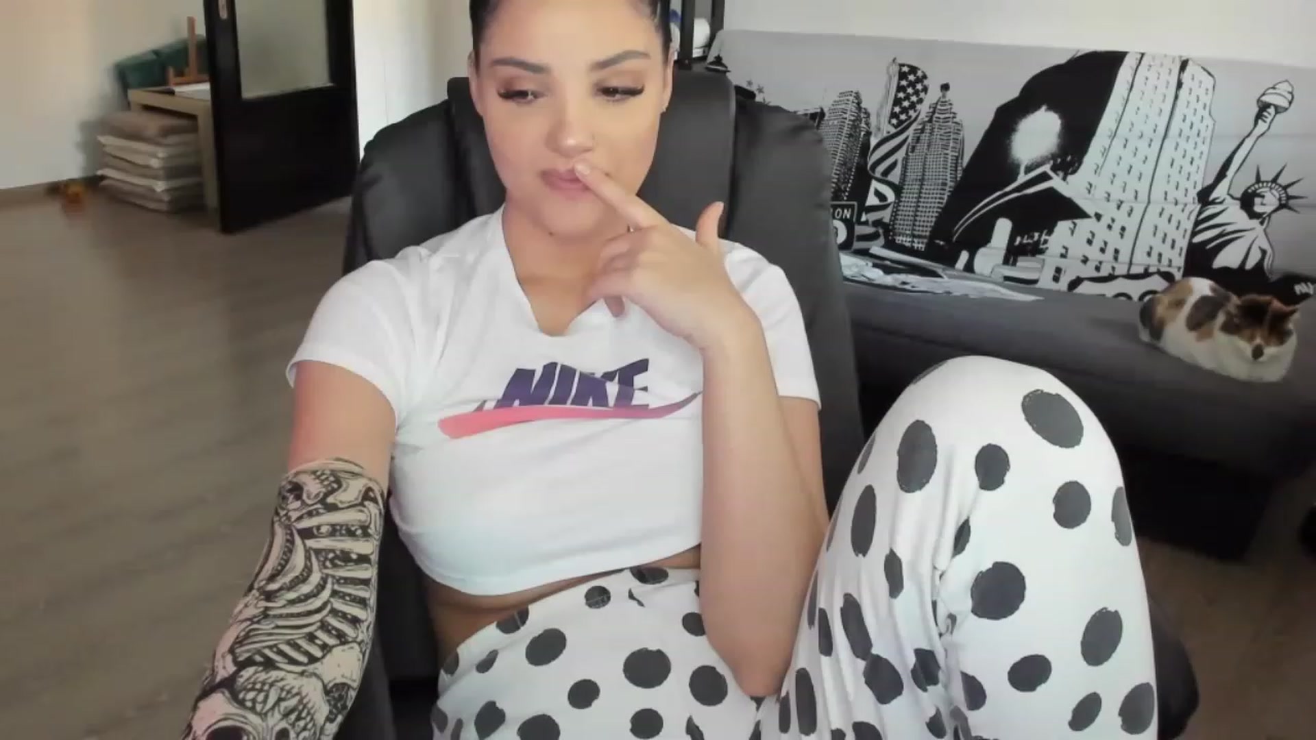 Gallery image thumbnail from Ife_Calipso's myfreecams stream on, 03/23/2023, 16:28 image 8 of 20