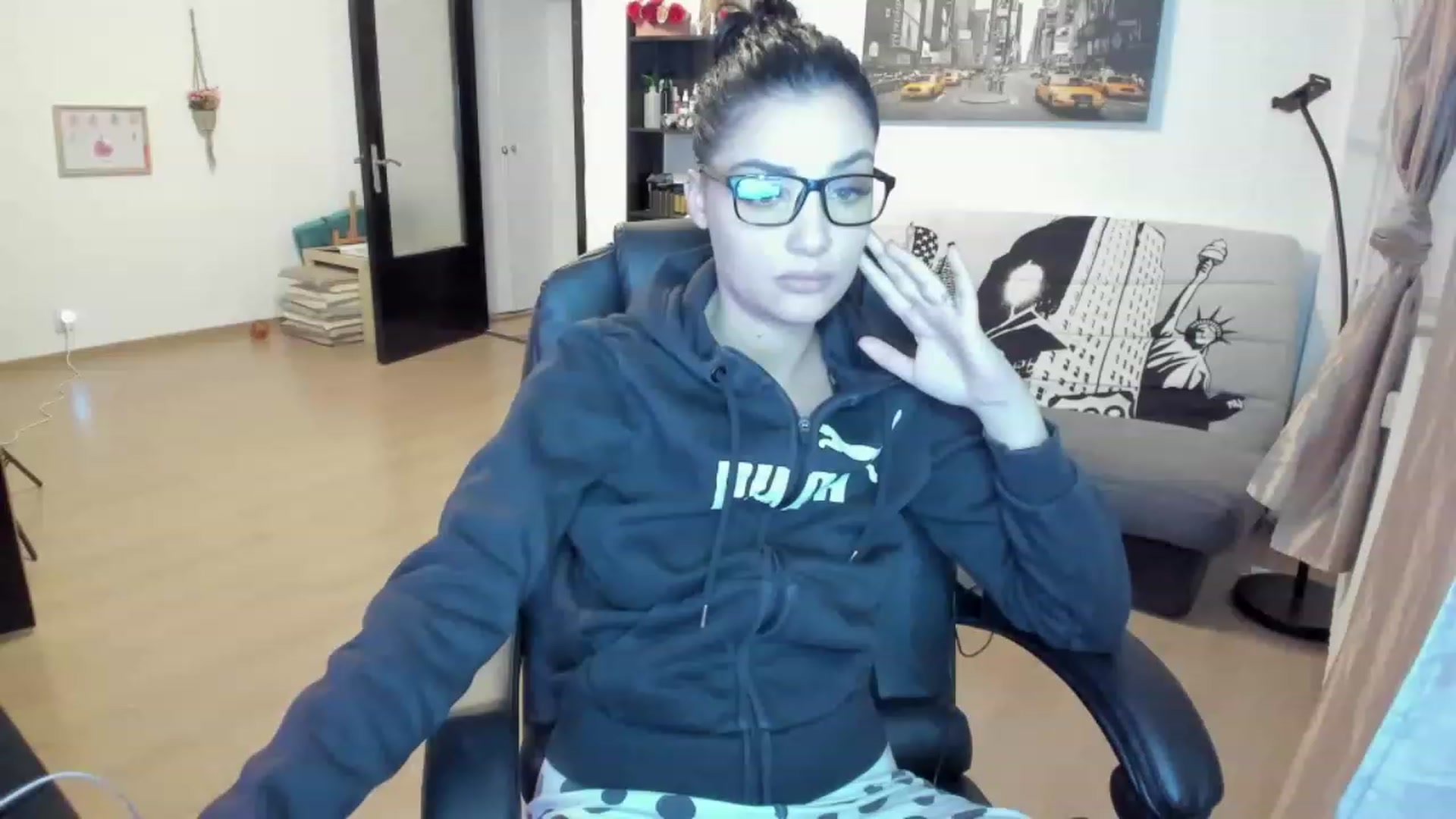 Gallery image thumbnail from Ife_Calipso's myfreecams stream on, 03/23/2023, 17:40 image 15 of 20