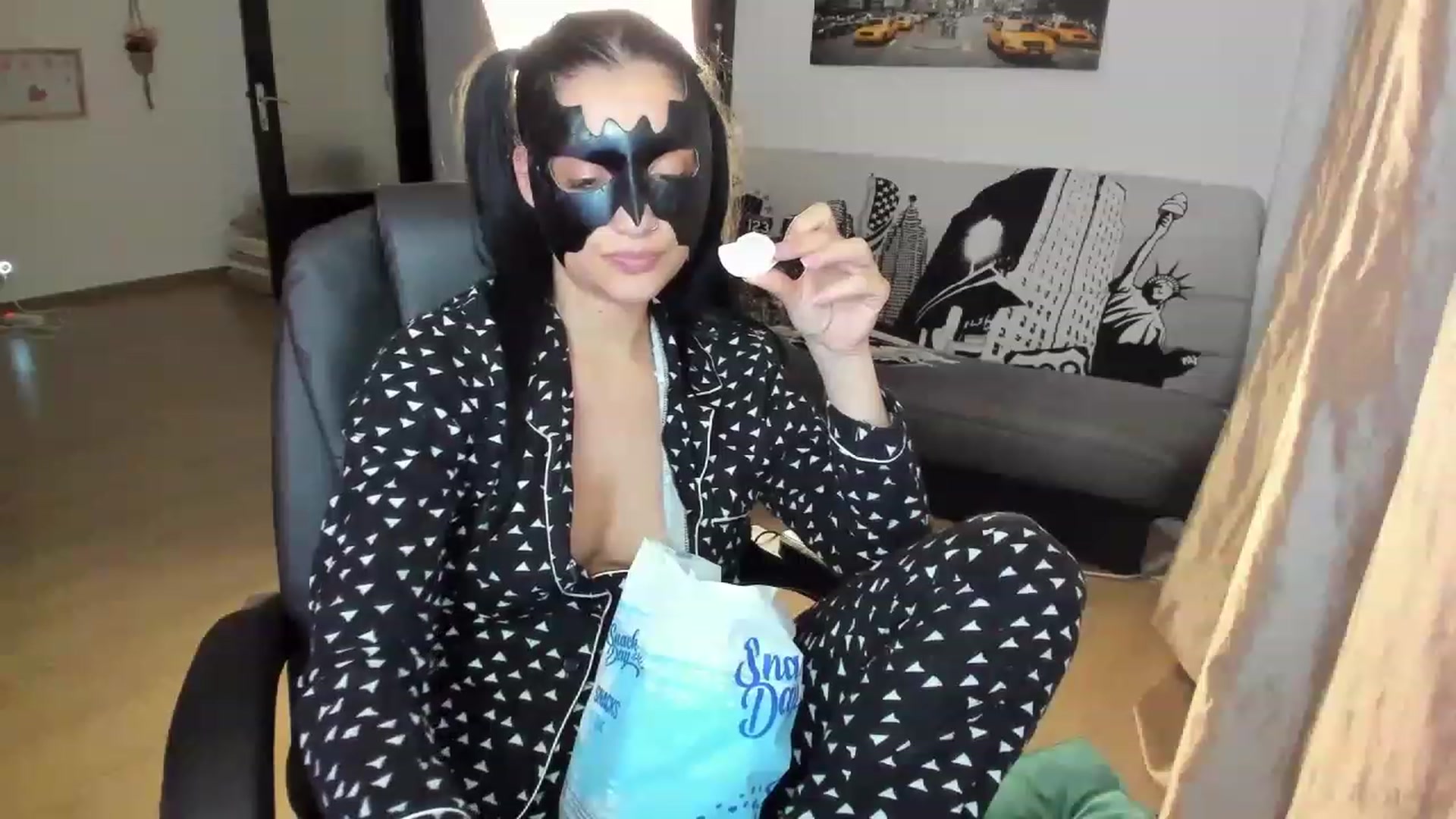 Gallery image thumbnail from Ife_Calipso's myfreecams stream on, 04/07/2023, 20:16 image 18 of 20