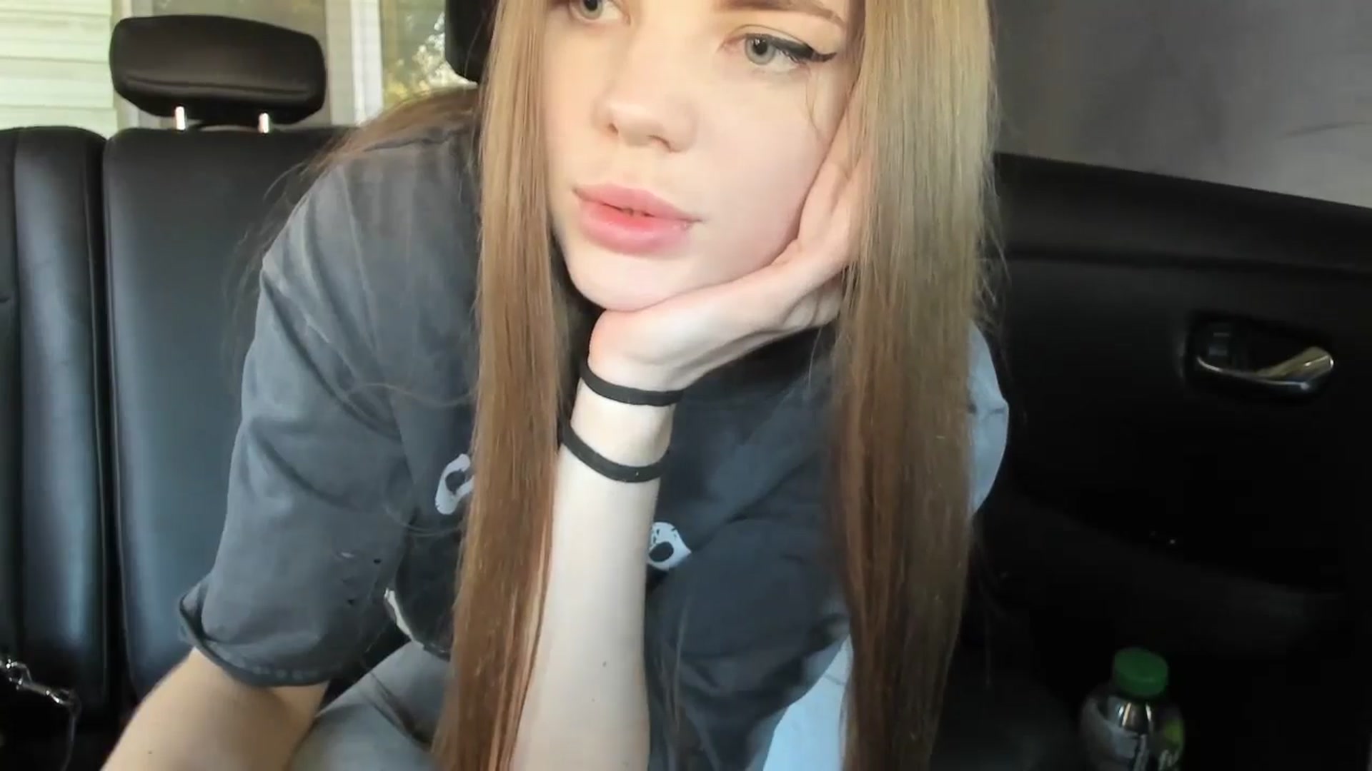 Gallery image thumbnail from Ihave_cookies's myfreecams stream on, 07/25/2024, 16:16 image 16 of 20