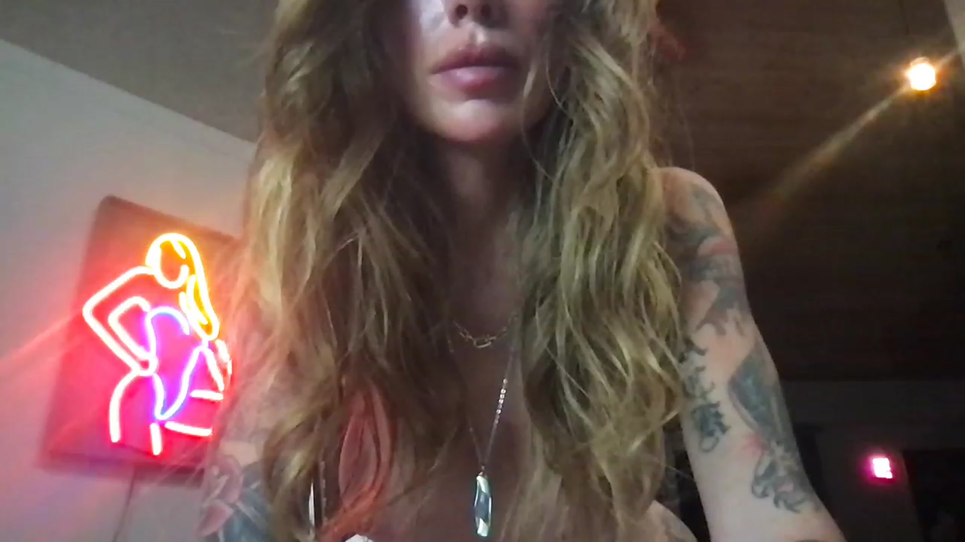 Gallery image thumbnail from Illicit69's myfreecams stream on, 11/25/2022, 05:43 image 2 of 20