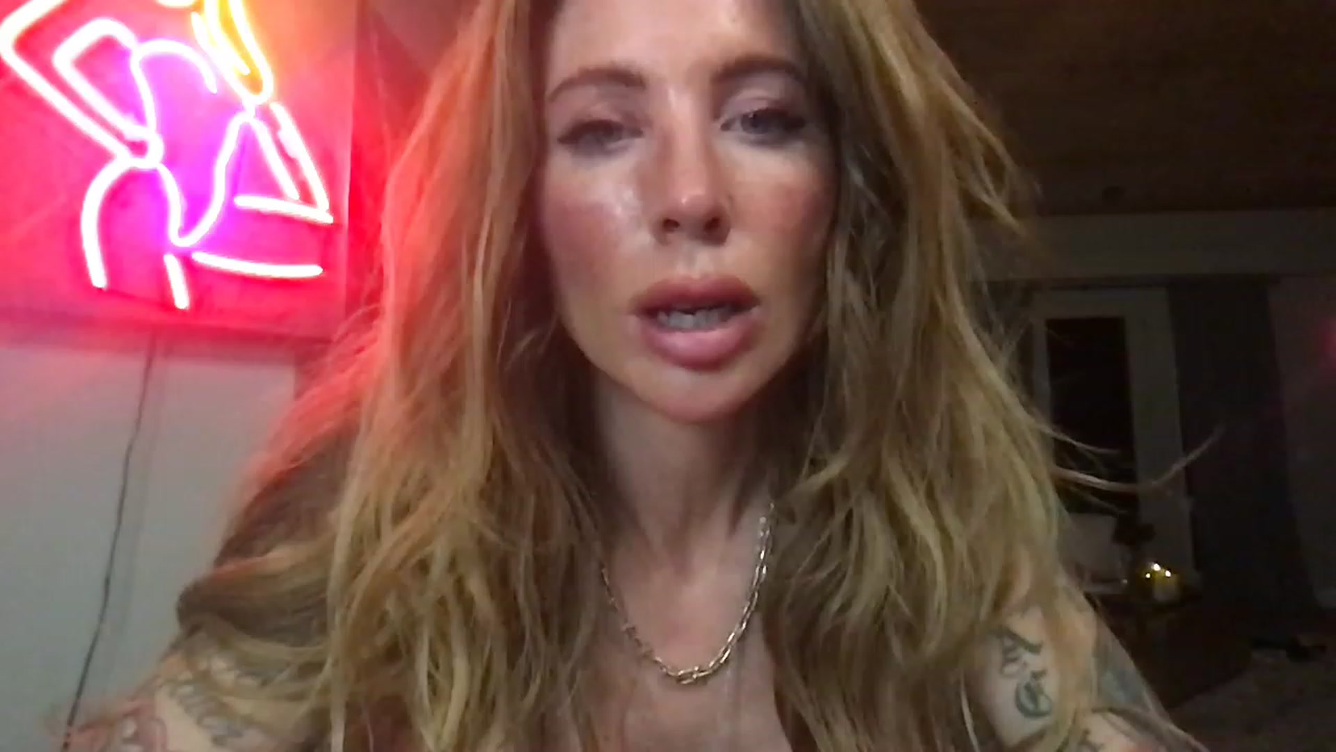 Gallery image thumbnail from Illicit69's myfreecams stream on, 11/25/2022, 05:43 image 13 of 20