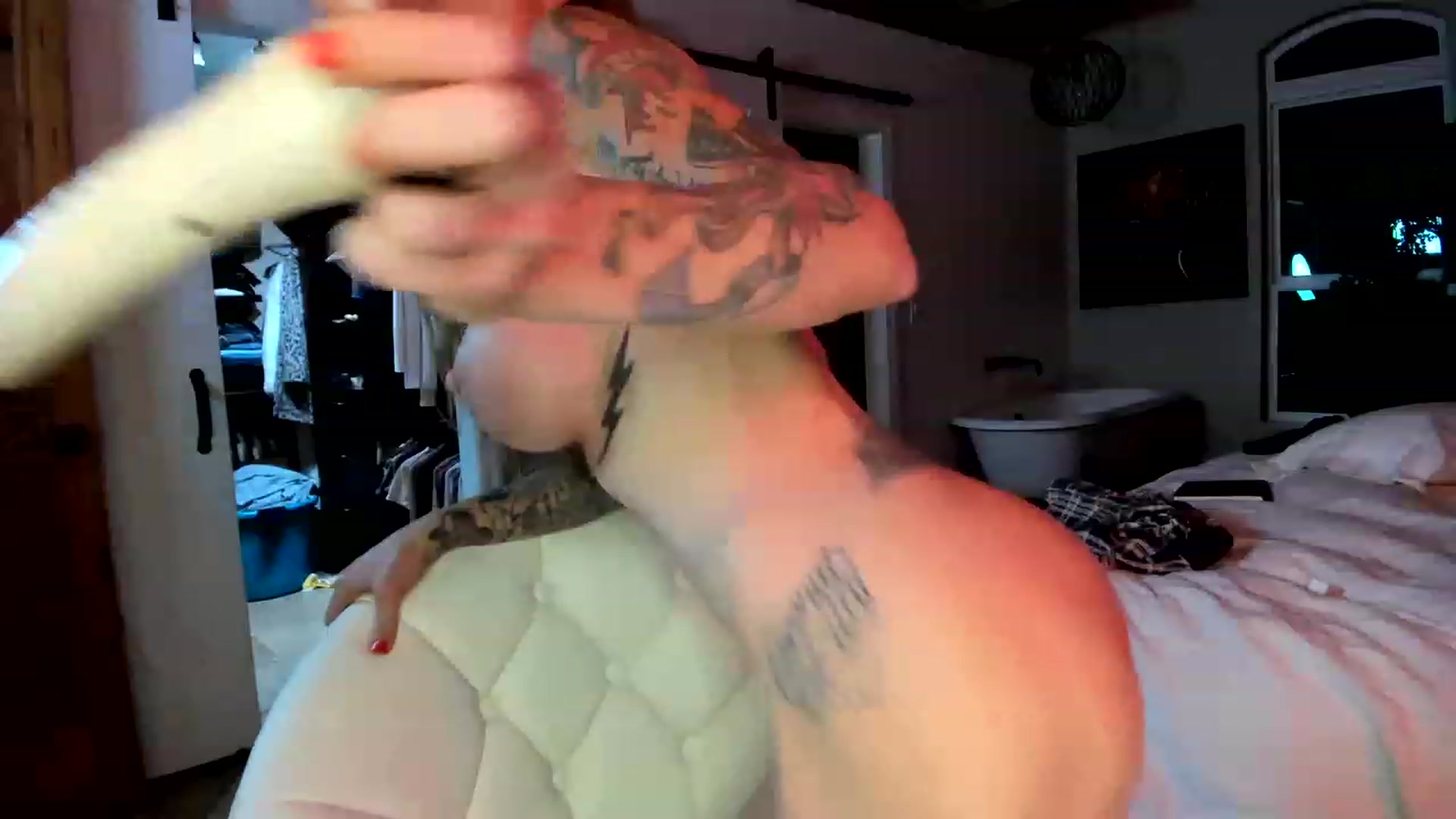 Gallery image thumbnail from Illicit69's myfreecams stream on, 12/21/2022, 04:00 image 11 of 20
