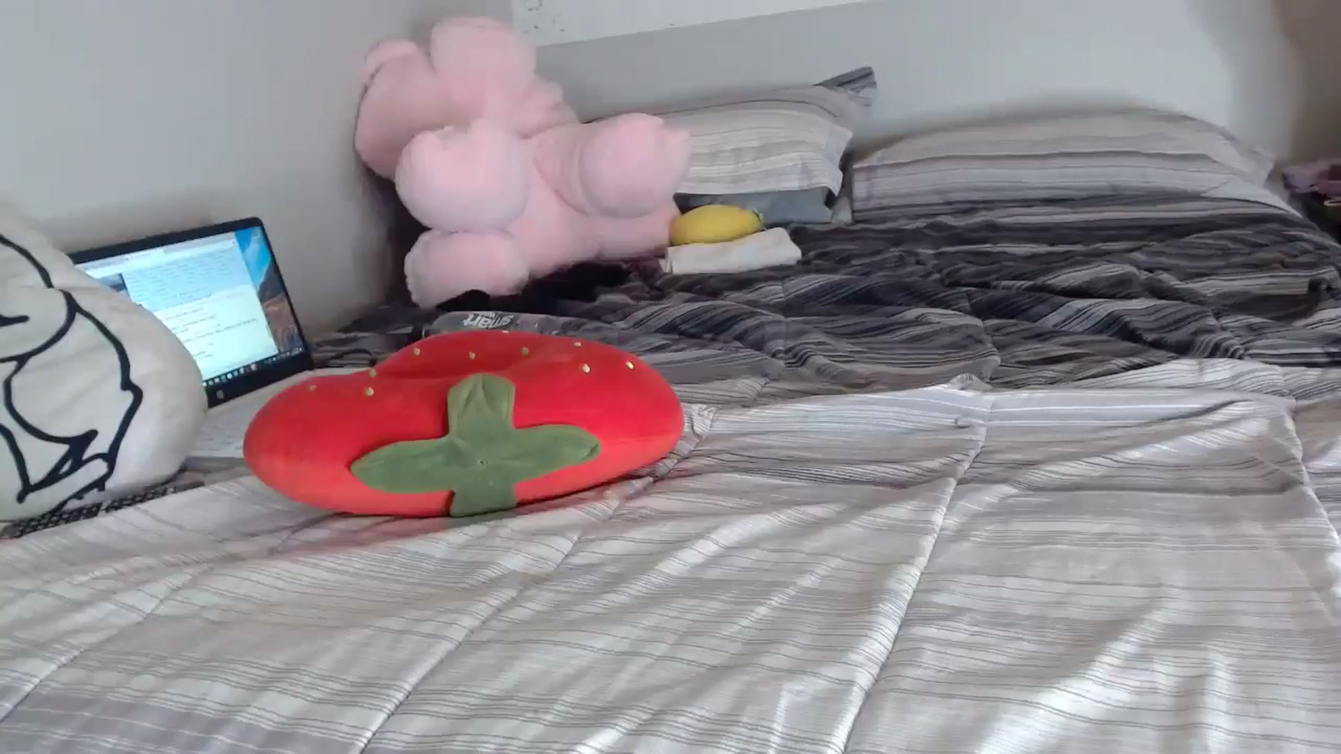 Gallery image thumbnail from IllusionBby's myfreecams stream on, 12/16/2024, 19:28 image 13 of 20