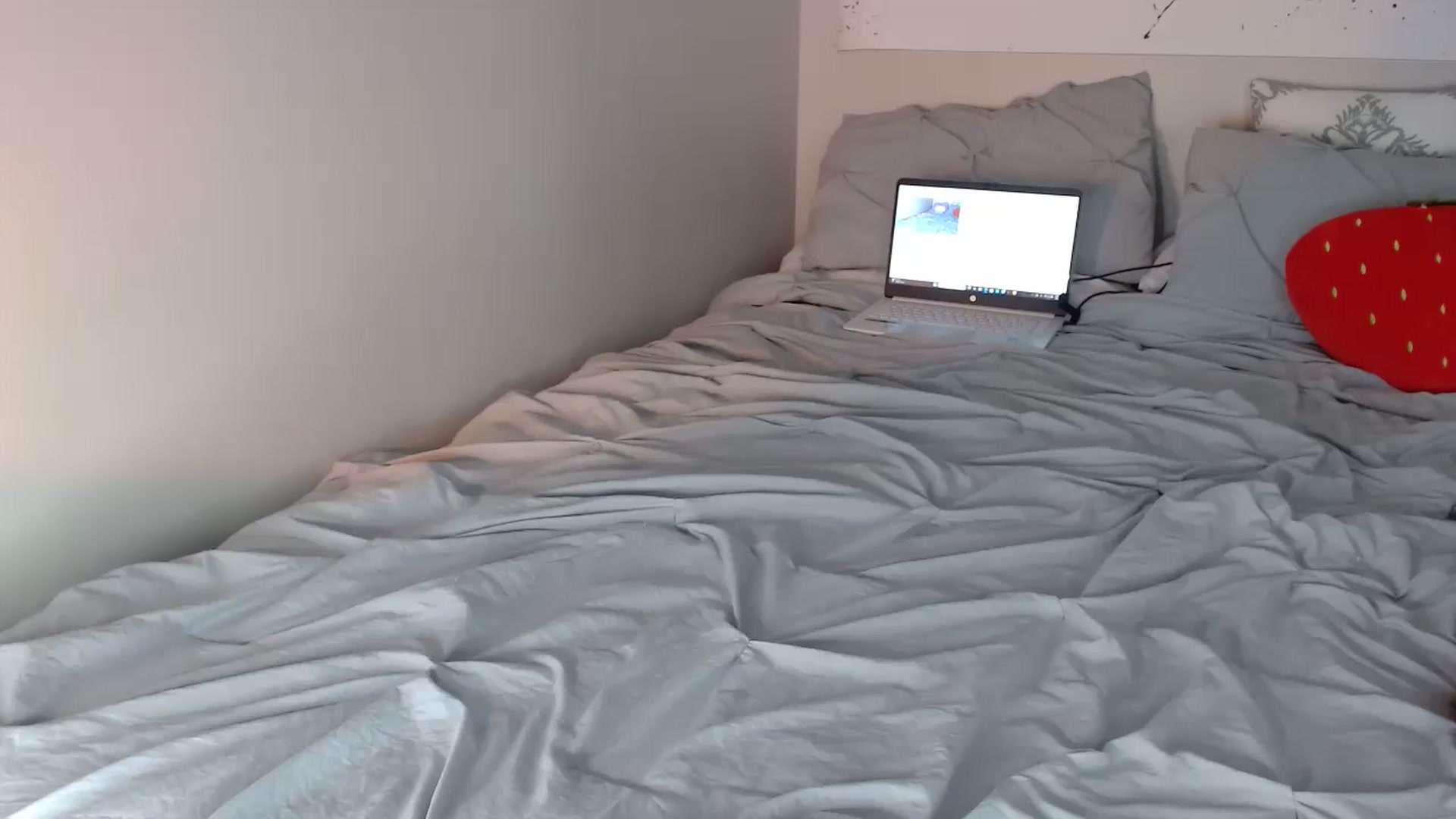 Gallery image thumbnail from IllusionBby's myfreecams stream on, 05/01/2025, 17:37 image 5 of 20