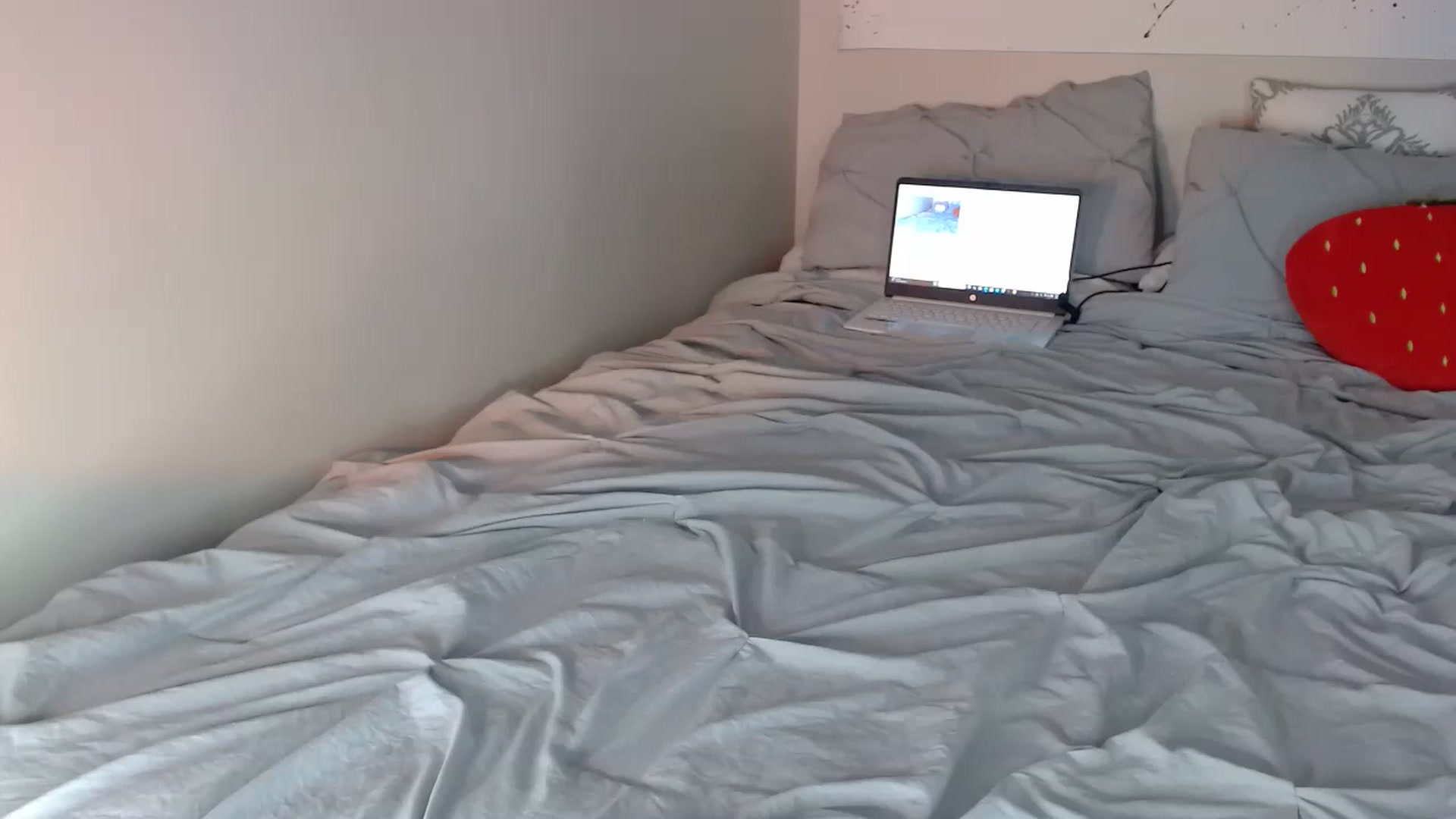Gallery image thumbnail from IllusionBby's myfreecams stream on, 05/01/2025, 17:37 image 20 of 20