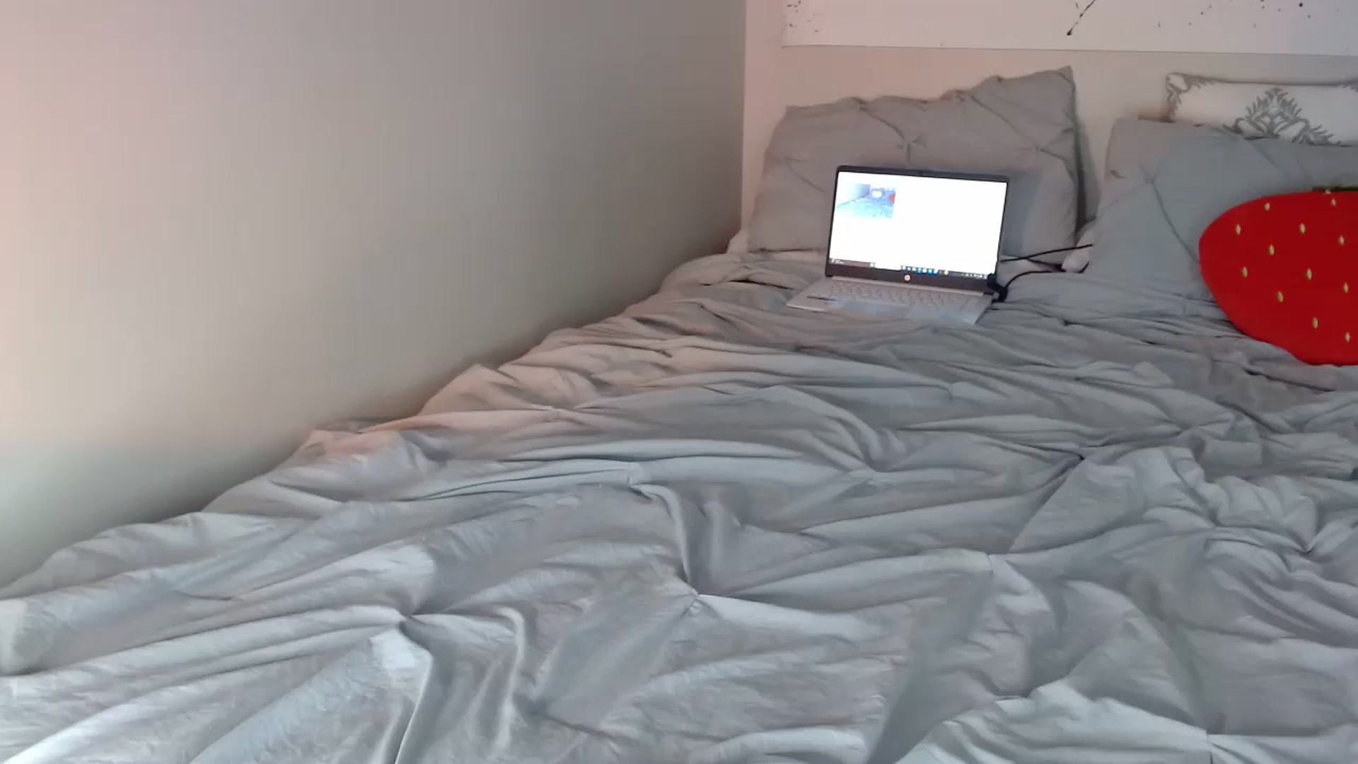 Gallery image thumbnail from IllusionBby's myfreecams stream on, 05/01/2025, 17:37 image 18 of 20