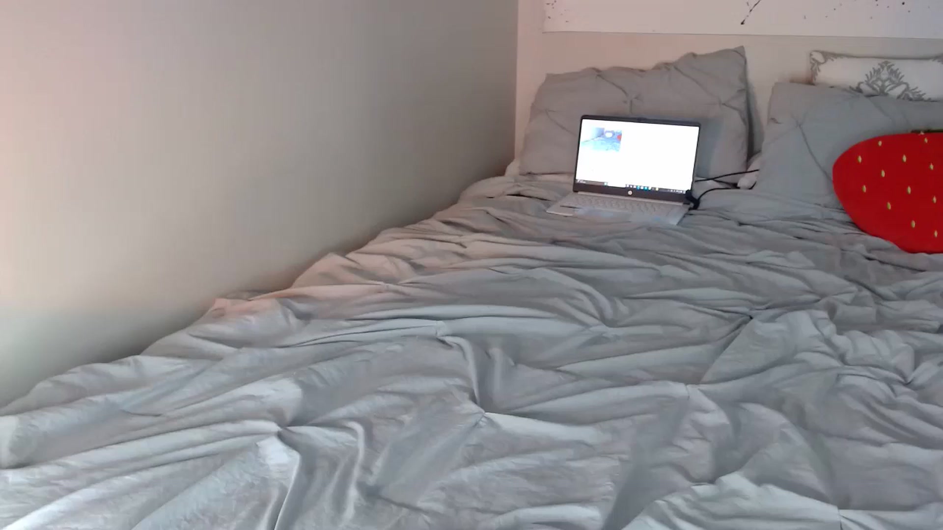 Gallery image thumbnail from IllusionBby's myfreecams stream on, 05/01/2025, 17:37 image 16 of 20
