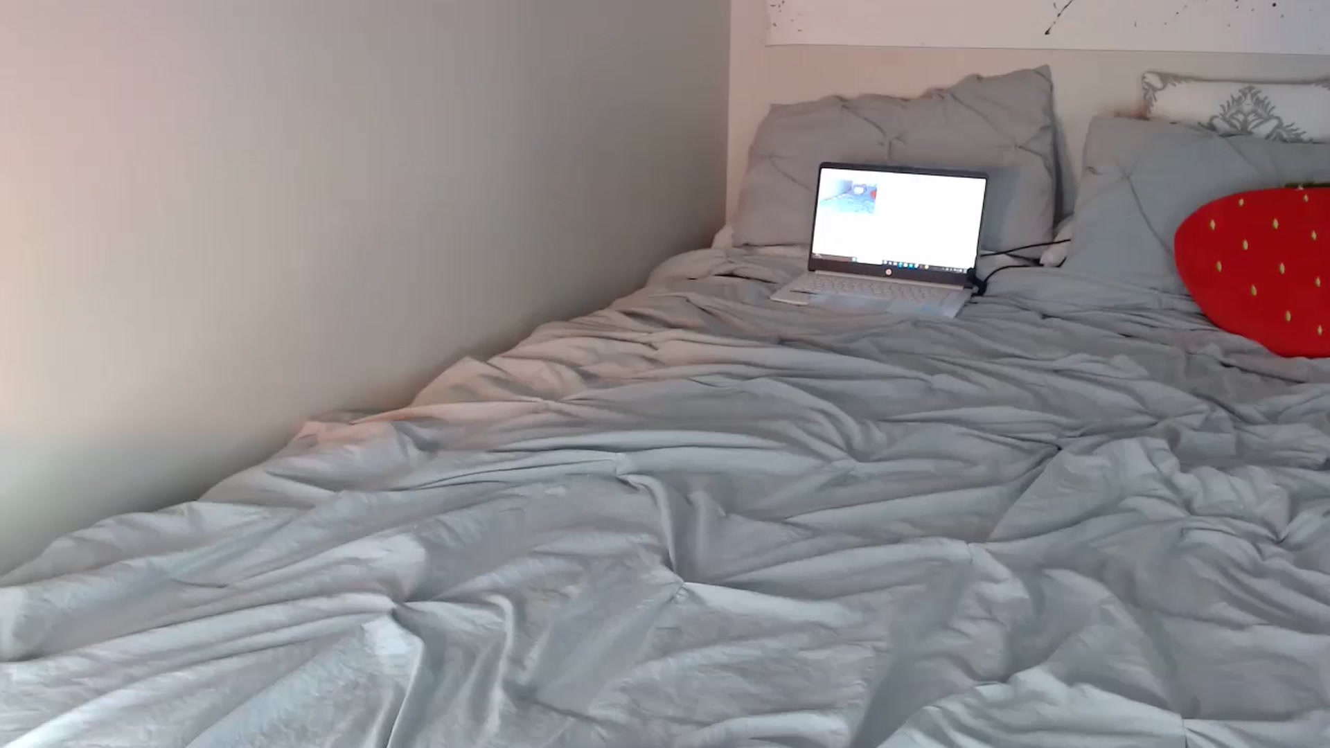 Gallery image thumbnail from IllusionBby's myfreecams stream on, 05/01/2025, 17:37 image 15 of 20