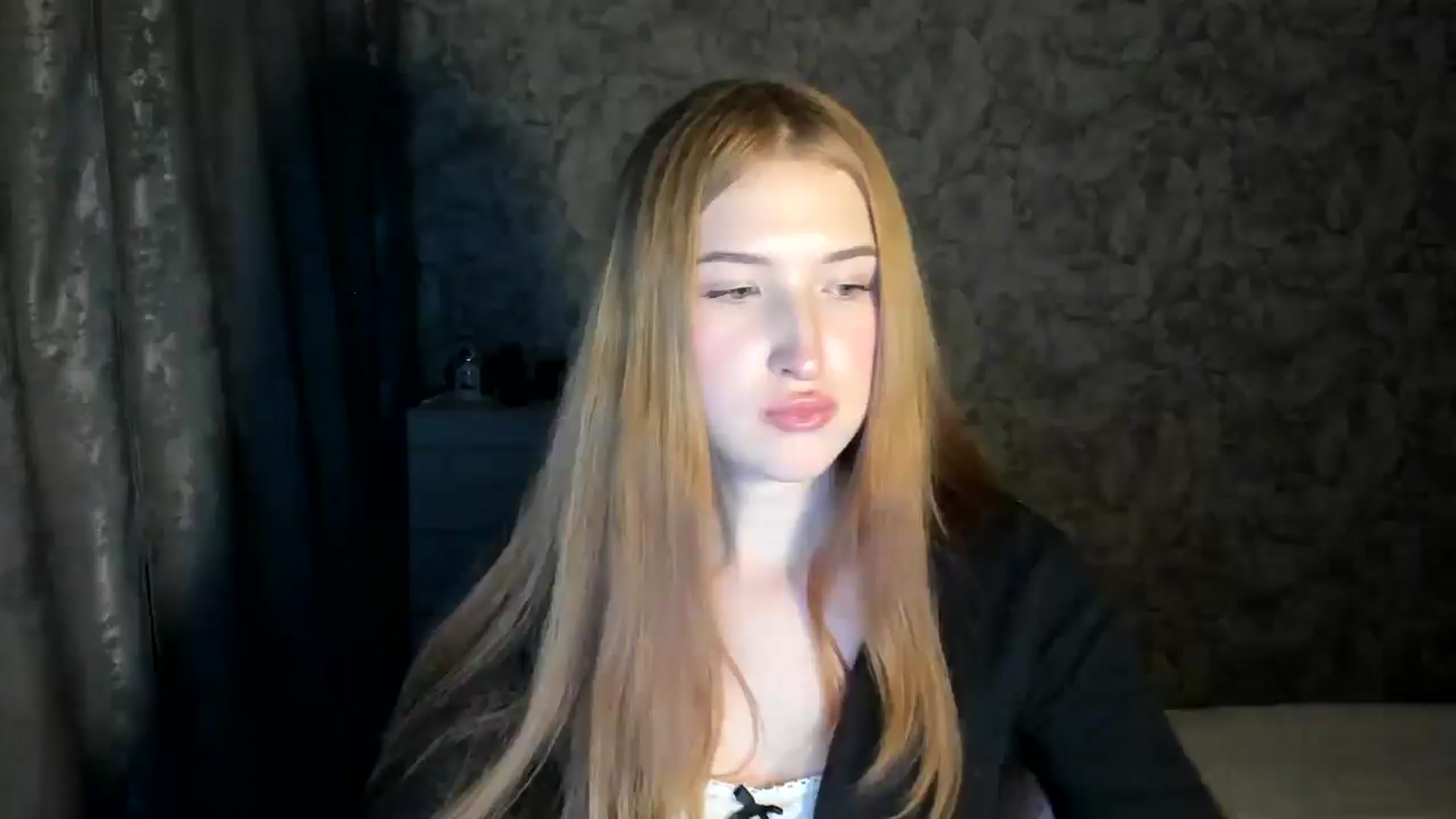 Gallery image thumbnail from Ilona_Here's myfreecams stream on, 12/29/2025, 20:03 image 4 of 20
