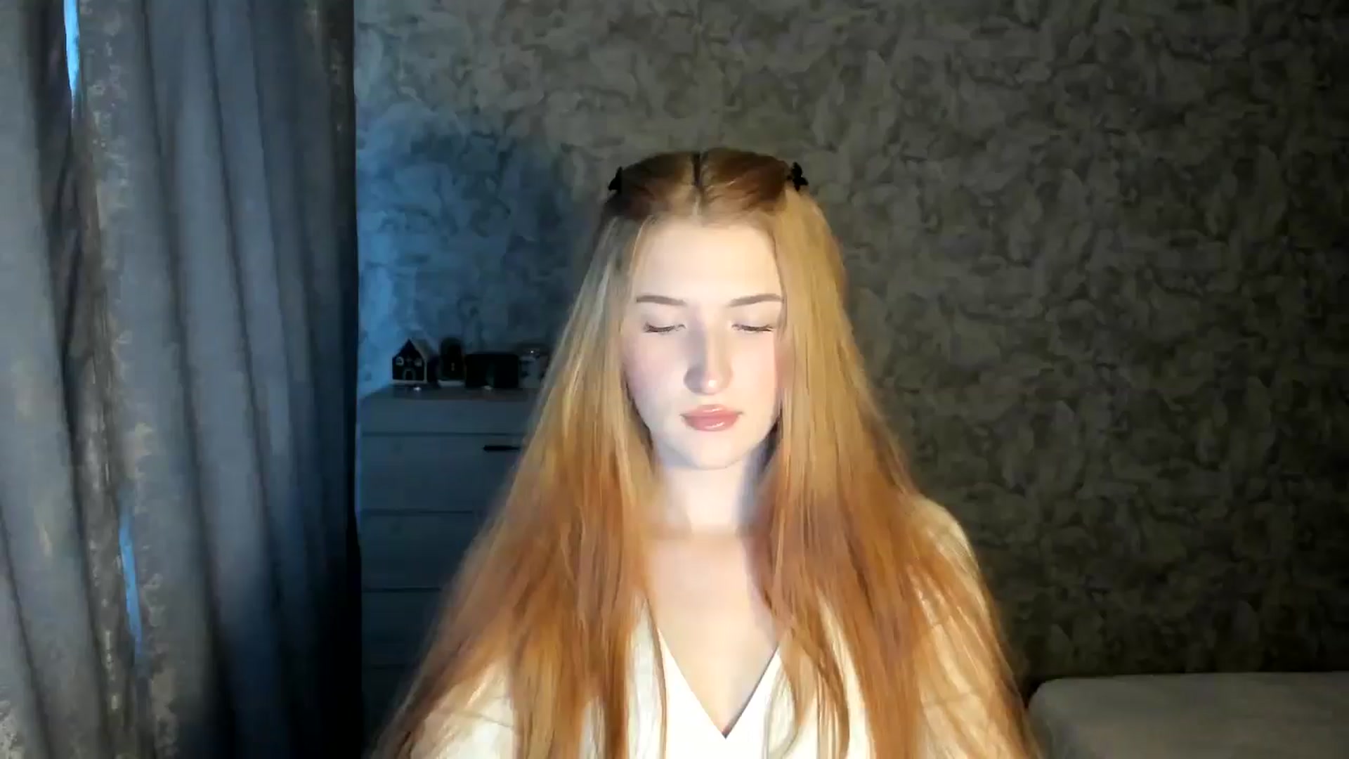 Gallery image thumbnail from Ilona_Here's myfreecams stream on, 01/06/2026, 13:42 image 8 of 20