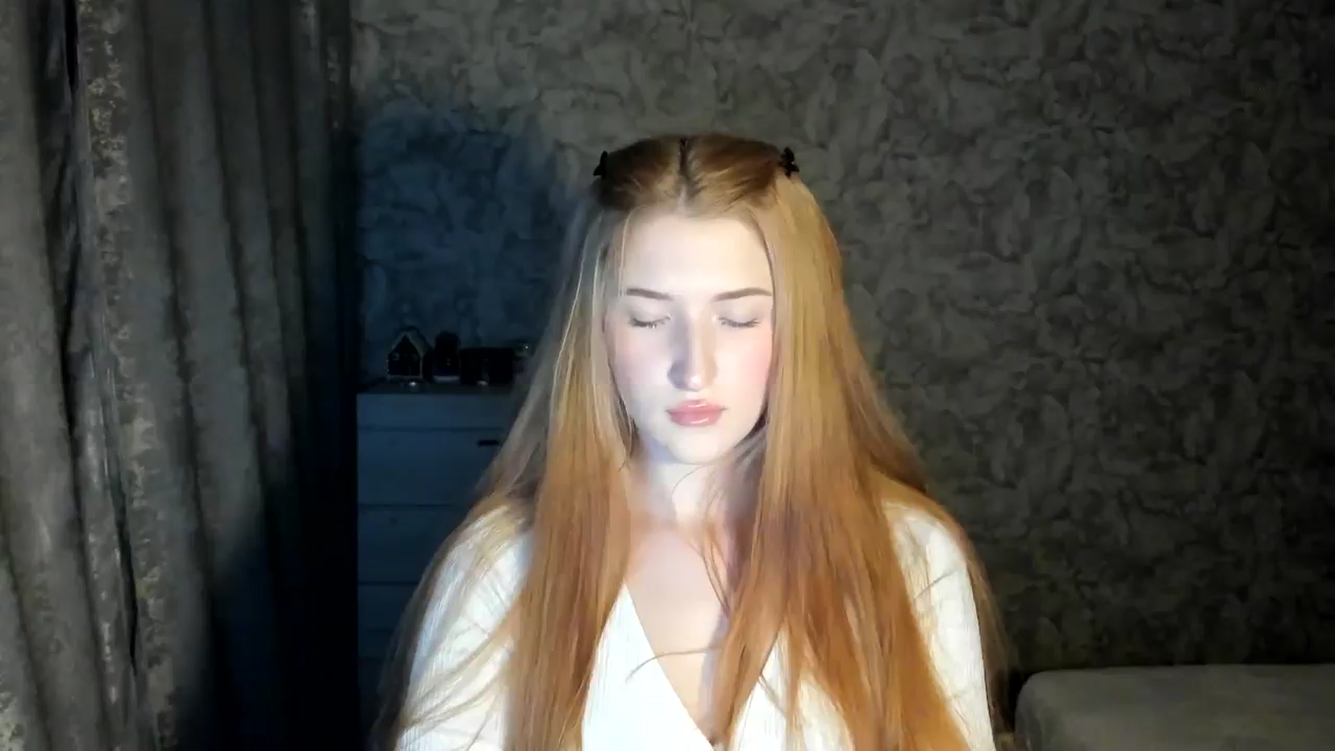 Gallery image thumbnail from Ilona_Here's myfreecams stream on, 01/06/2026, 15:06 image 11 of 20