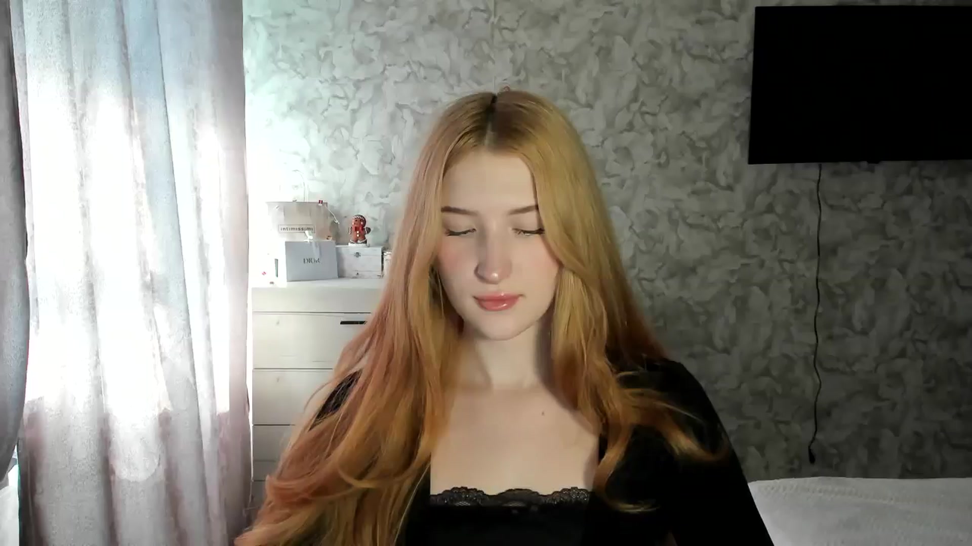 Gallery image thumbnail from Ilona_Here's myfreecams stream on, 02/10/2026, 10:48 image 5 of 20