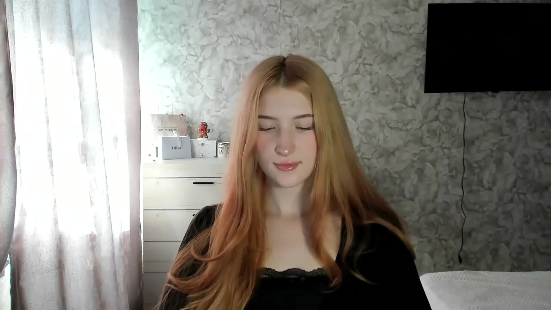 Gallery image thumbnail from Ilona_Here's myfreecams stream on, 02/10/2026, 10:48 image 16 of 20