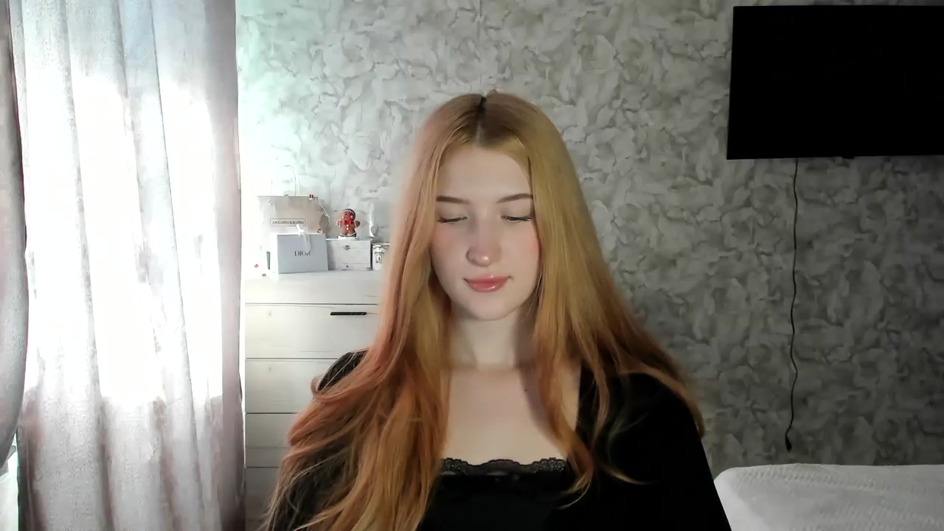 Gallery image thumbnail from Ilona_Here's myfreecams stream on, 02/10/2026, 10:48 image 14 of 20