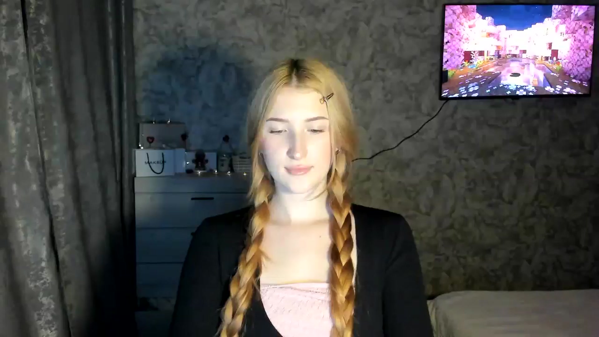 Gallery image thumbnail from Ilona_Here's myfreecams stream on, 02/16/2026, 18:27 image 17 of 20