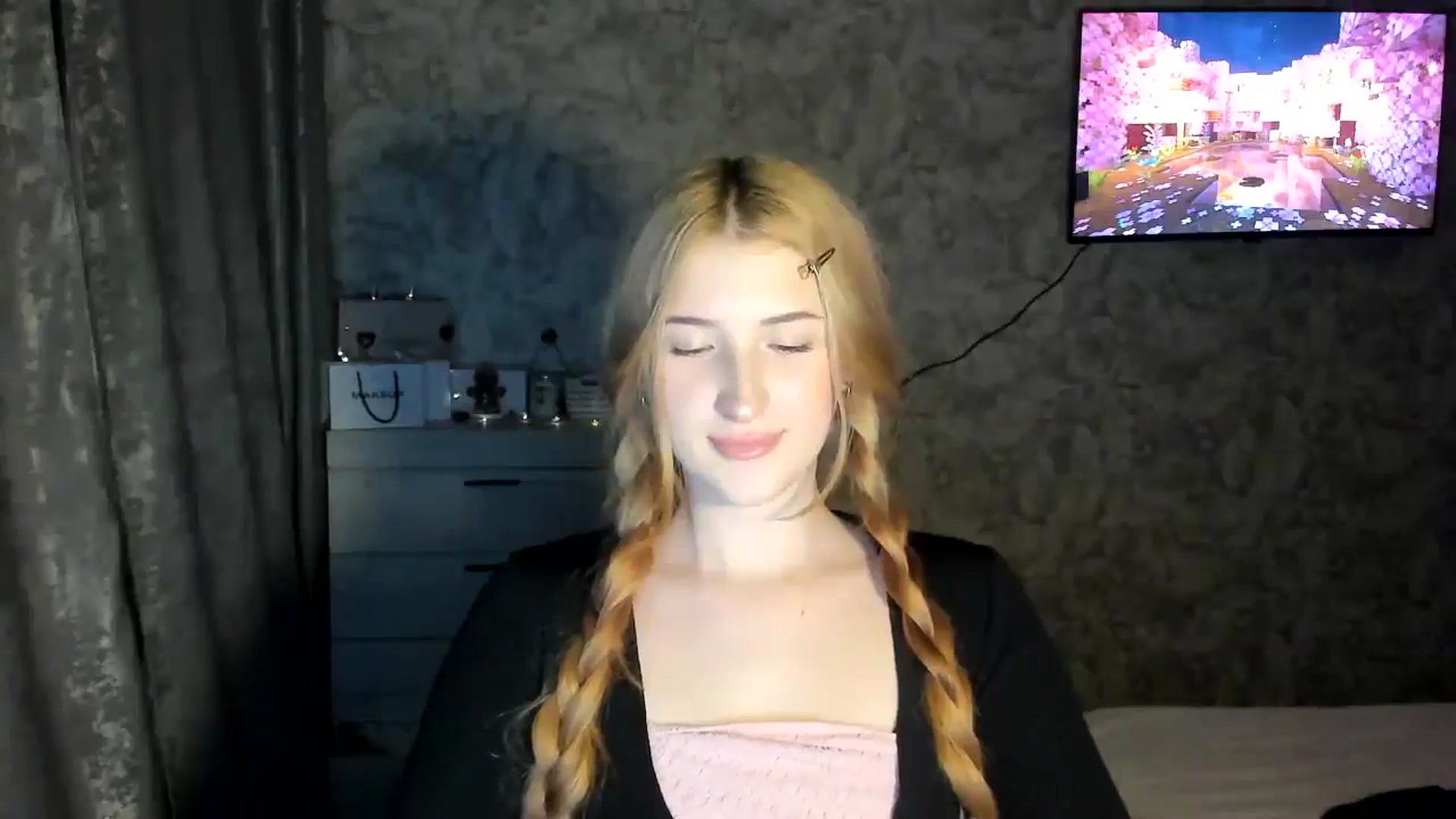 Gallery image thumbnail from Ilona_Here's myfreecams stream on, 02/16/2026, 18:27 image 7 of 20