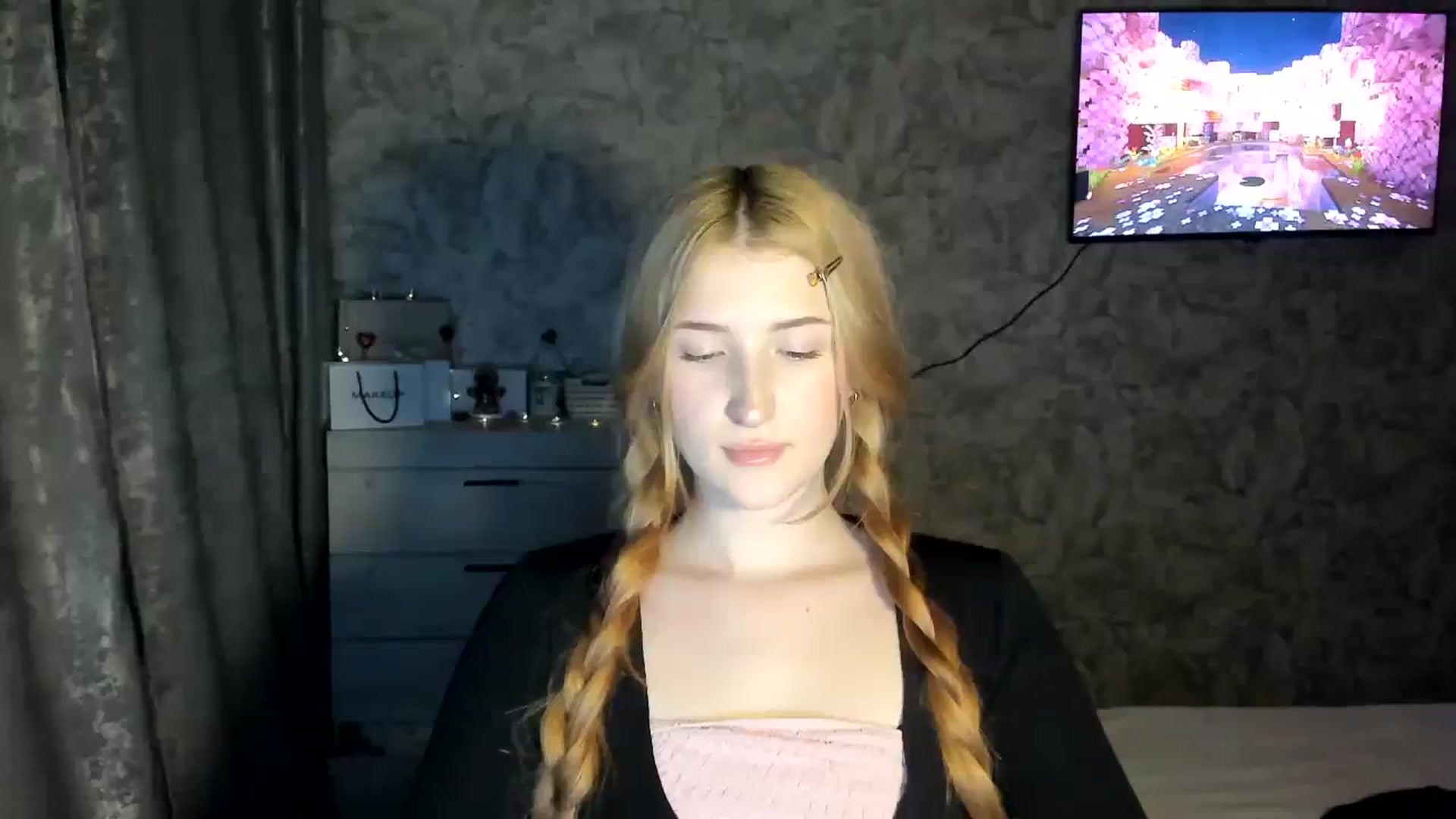 Gallery image thumbnail from Ilona_Here's myfreecams stream on, 02/16/2026, 18:27 image 11 of 20