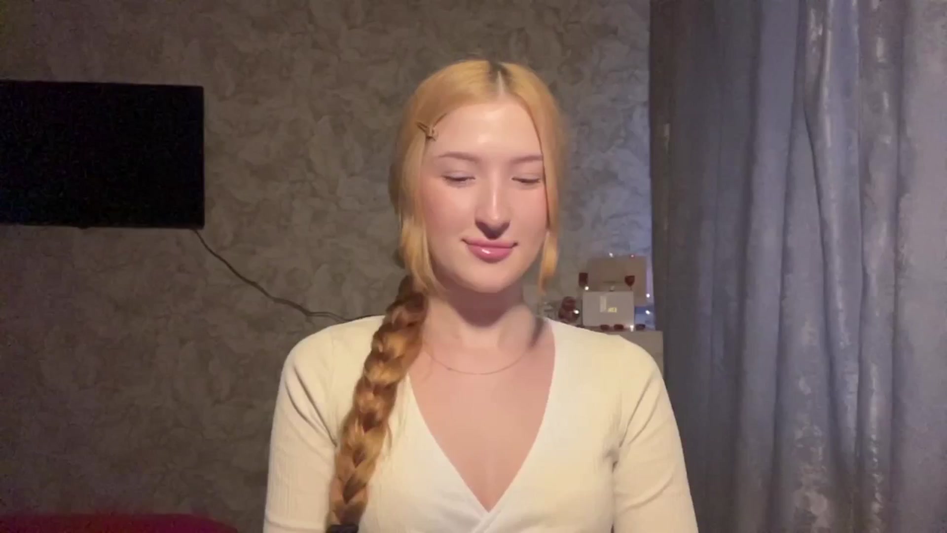 Gallery image thumbnail from Ilona_Here's myfreecams stream on, 02/18/2026, 14:31 image 14 of 20