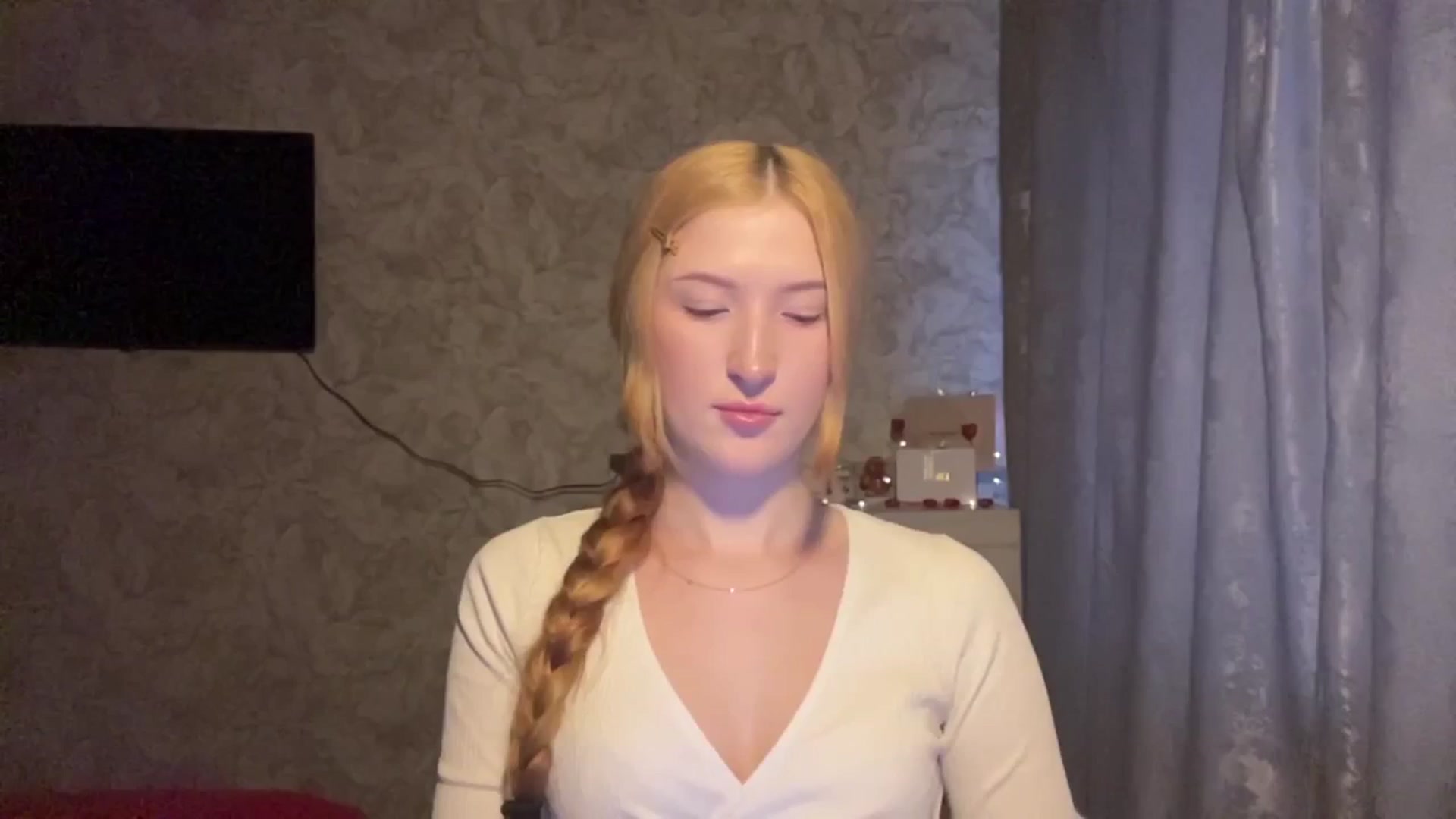 Gallery image thumbnail from Ilona_Here's myfreecams stream on, 02/18/2026, 14:31 image 5 of 20