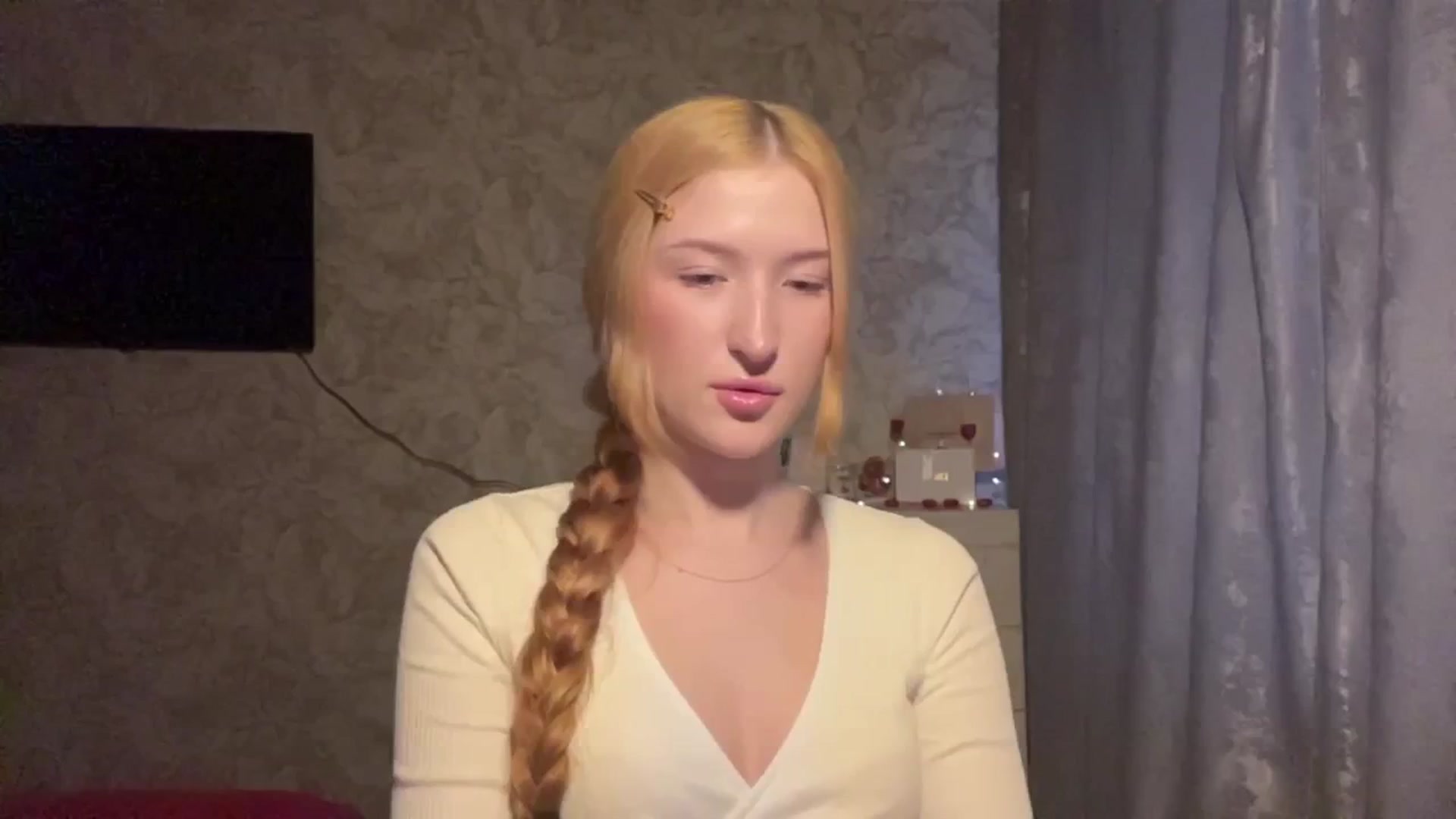 Gallery image thumbnail from Ilona_Here's myfreecams stream on, 02/18/2026, 14:31 image 13 of 20