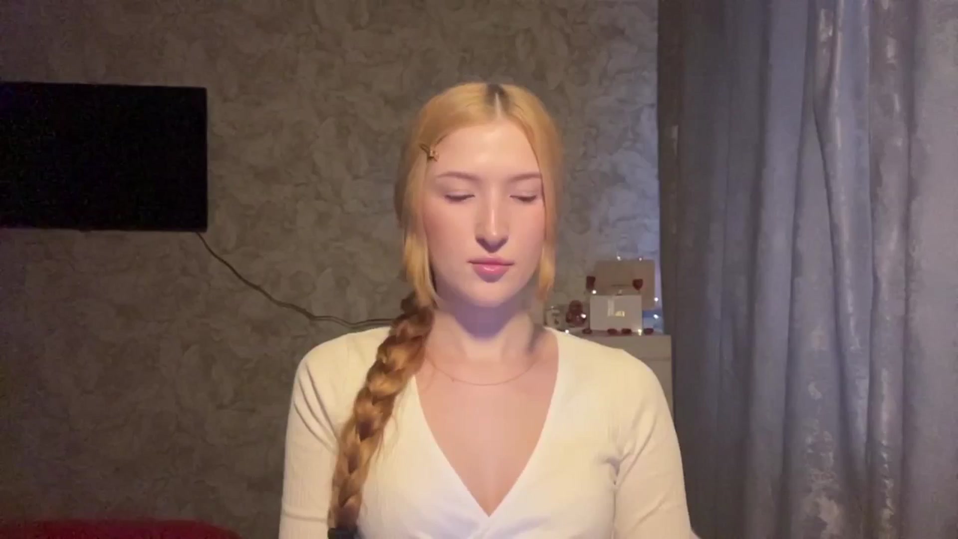 Gallery image thumbnail from Ilona_Here's myfreecams stream on, 02/18/2026, 14:31 image 8 of 20