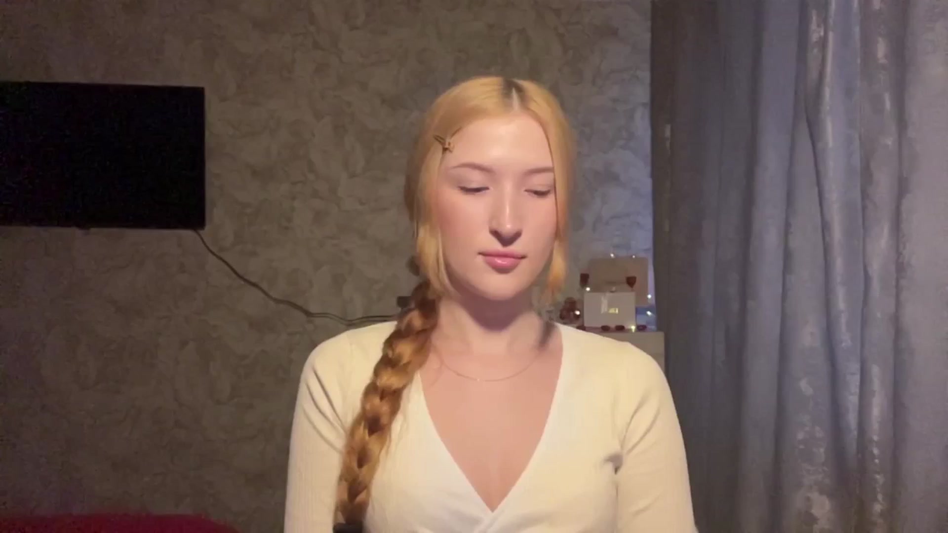 Gallery image thumbnail from Ilona_Here's myfreecams stream on, 02/18/2026, 14:31 image 12 of 20