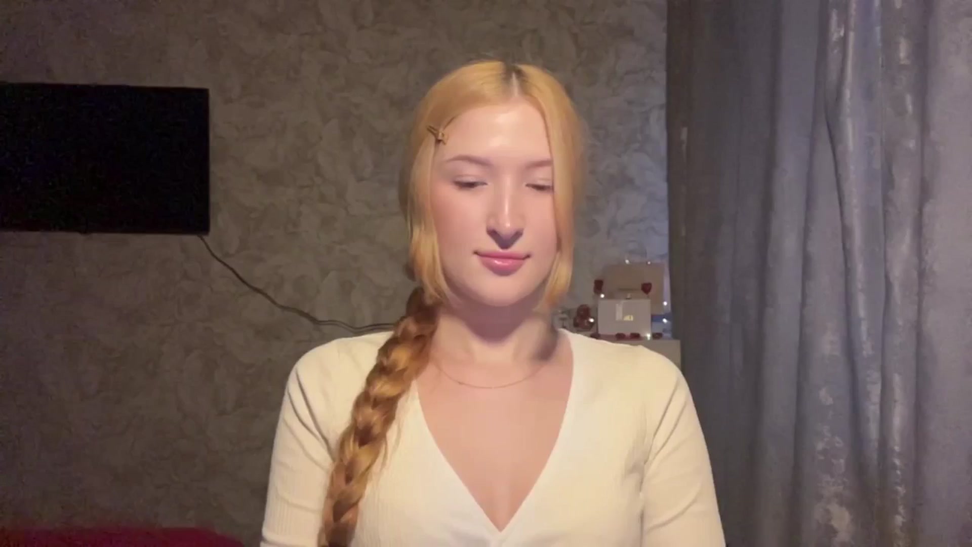 Gallery image thumbnail from Ilona_Here's myfreecams stream on, 02/18/2026, 14:31 image 16 of 20