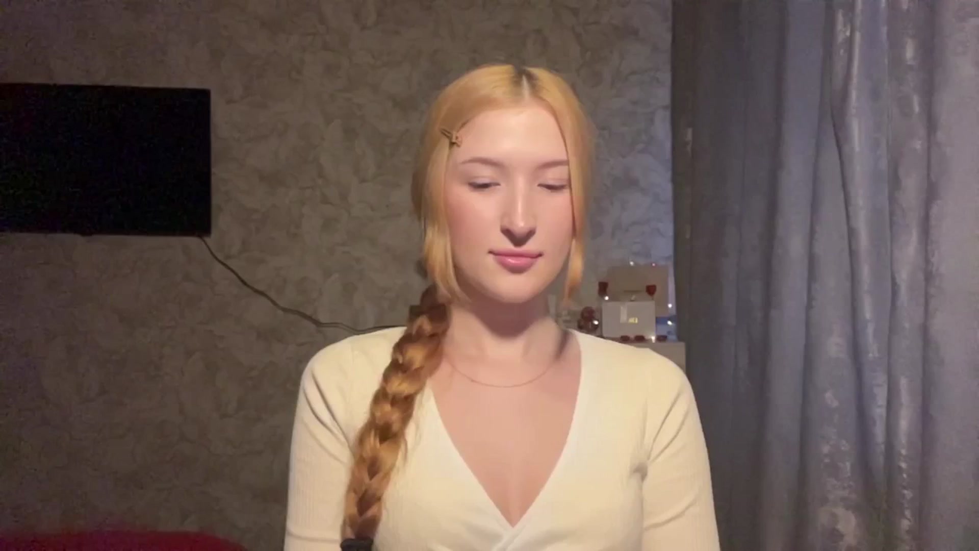 Gallery image thumbnail from Ilona_Here's myfreecams stream on, 02/18/2026, 14:31 image 15 of 20
