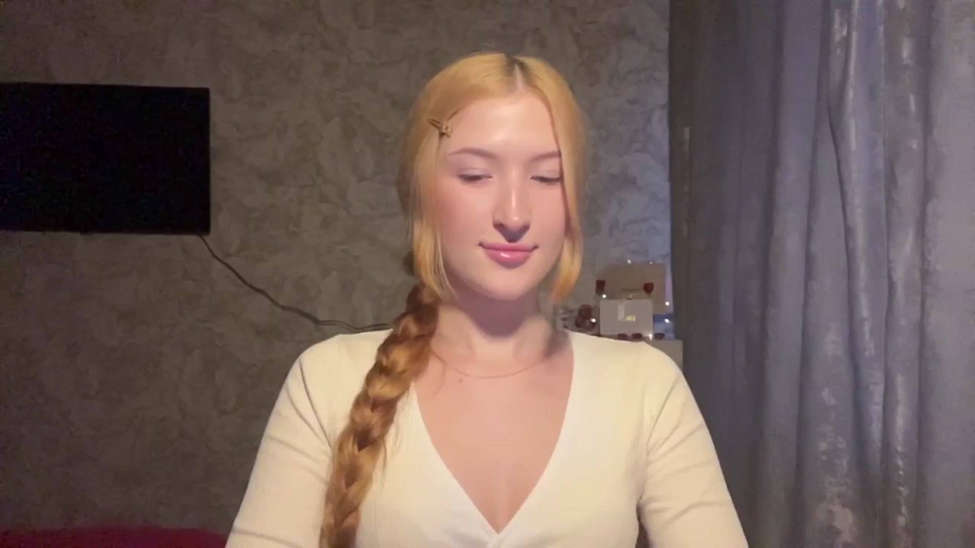 Gallery image thumbnail from Ilona_Here's myfreecams stream on, 02/18/2026, 14:31 image 20 of 20