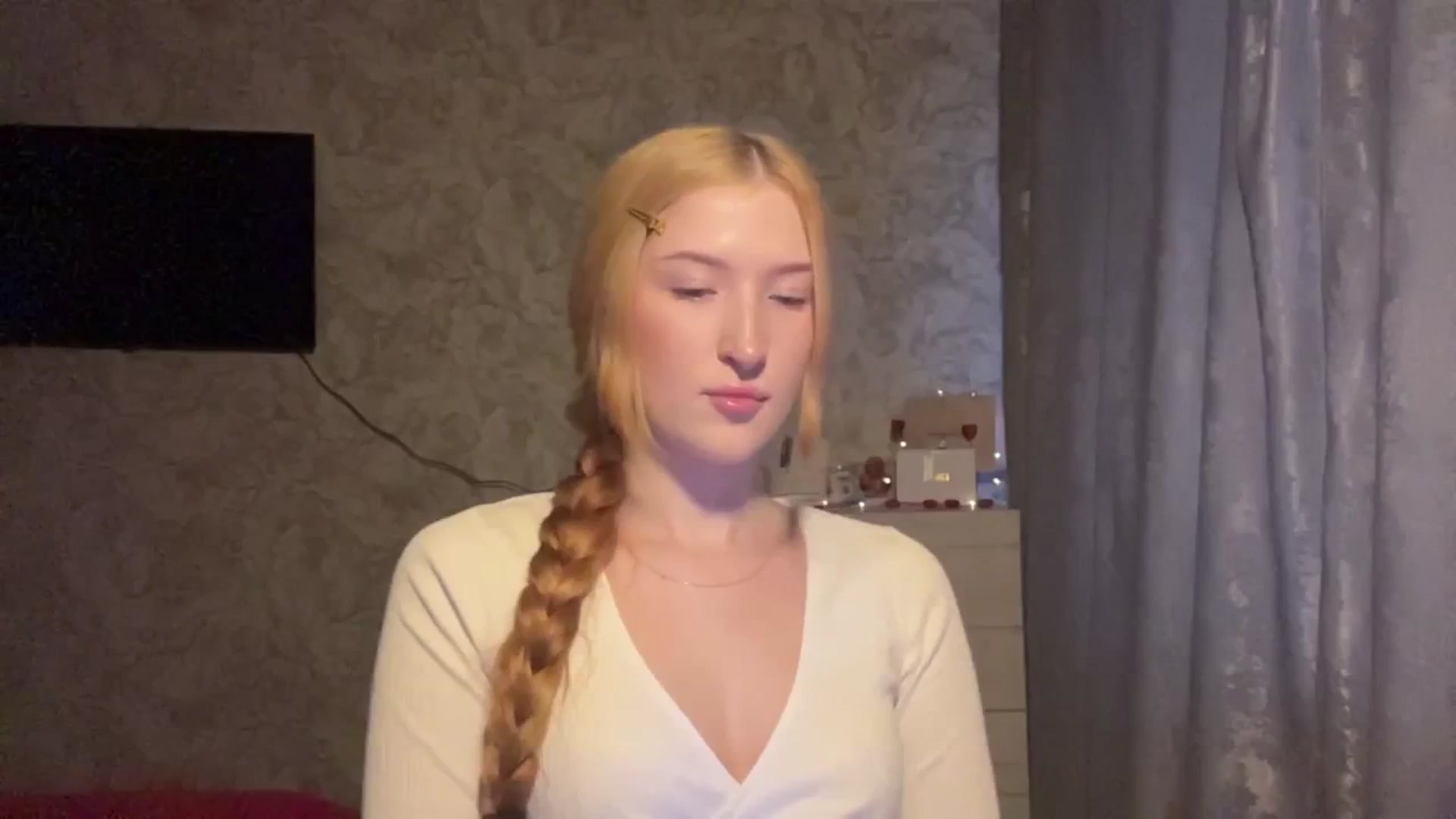 Gallery image thumbnail from Ilona_Here's myfreecams stream on, 02/18/2026, 14:31 image 9 of 20