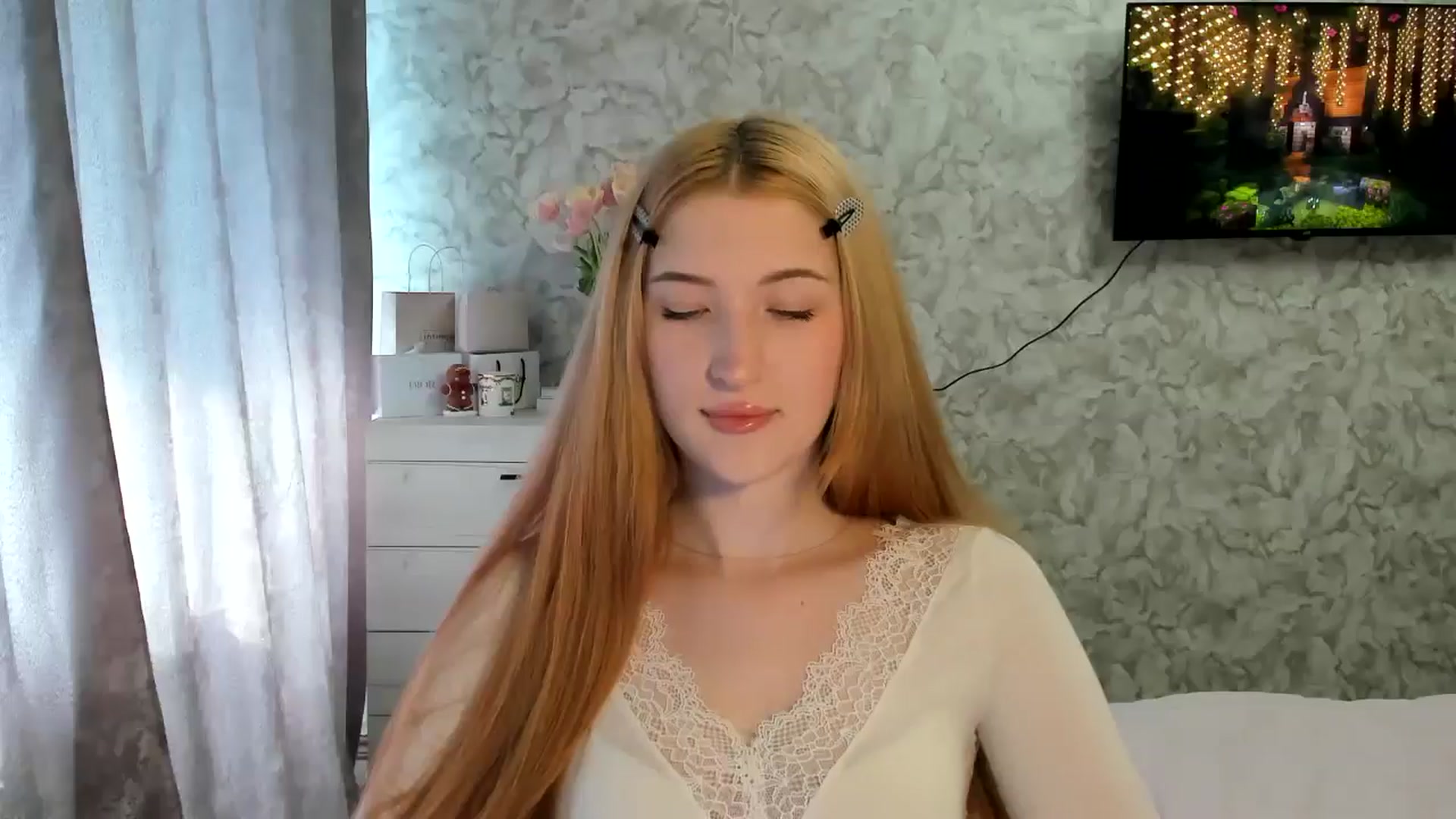 Gallery image thumbnail from Ilona_Here's myfreecams stream on, 03/11/2026, 11:01 image 4 of 20