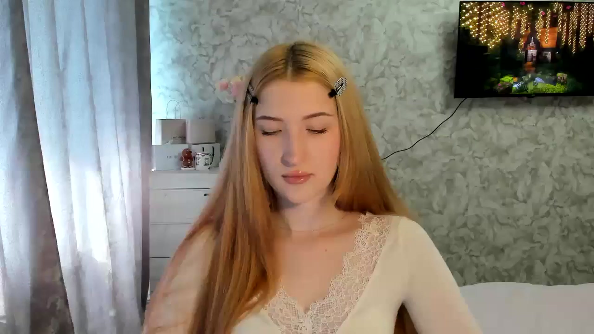 Gallery image thumbnail from Ilona_Here's myfreecams stream on, 03/11/2026, 11:01 image 1 of 20