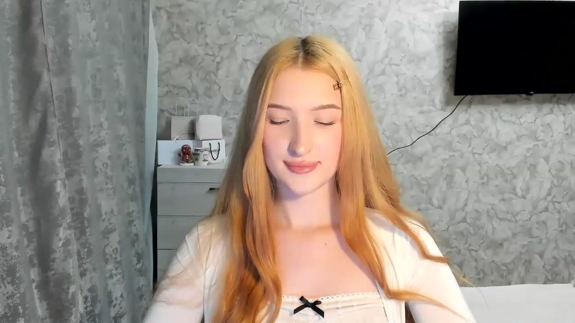 Gallery image thumbnail from Ilona_Here's myfreecams stream on, 03/18/2026, 19:04 image 9 of 20