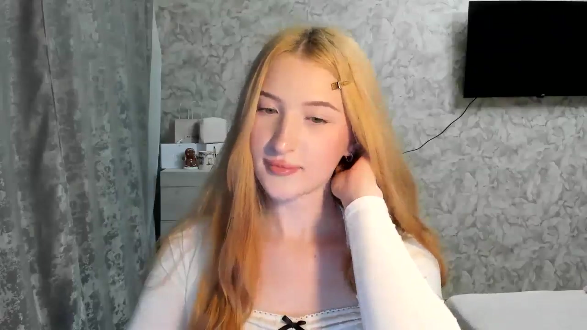 Gallery image thumbnail from Ilona_Here's myfreecams stream on, 03/18/2026, 19:04 image 7 of 20
