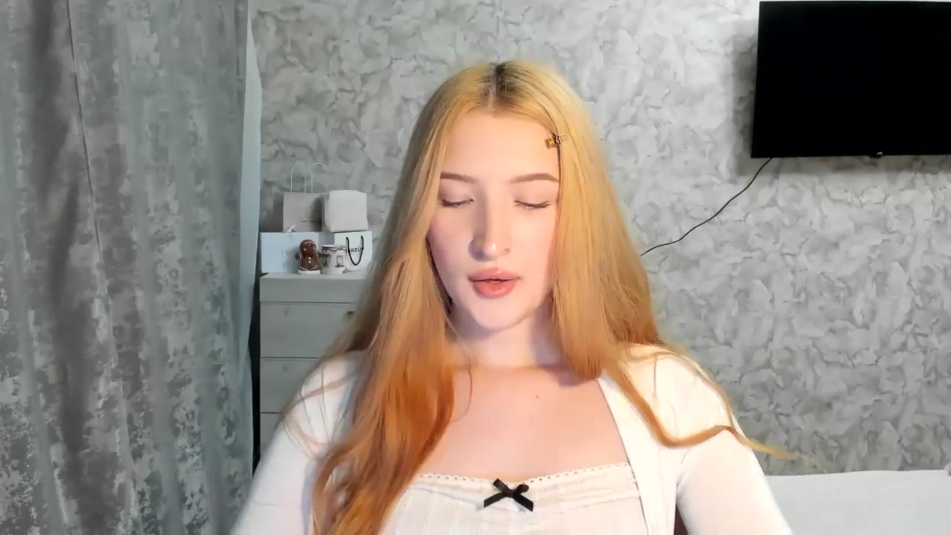 Gallery image thumbnail from Ilona_Here's myfreecams stream on, 03/18/2026, 19:04 image 4 of 20