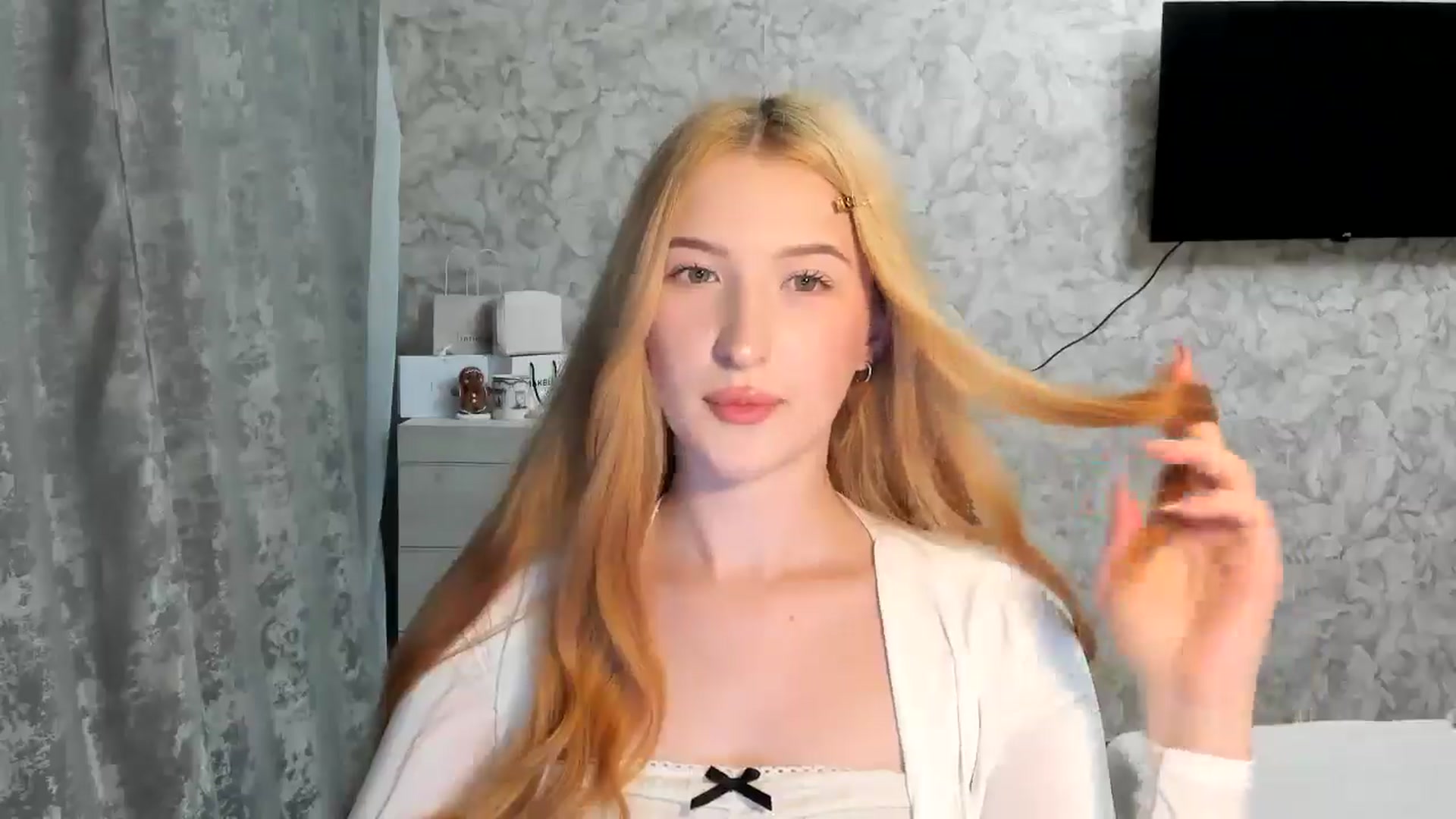 Gallery image thumbnail from Ilona_Here's myfreecams stream on, 03/18/2026, 20:39 image 9 of 20