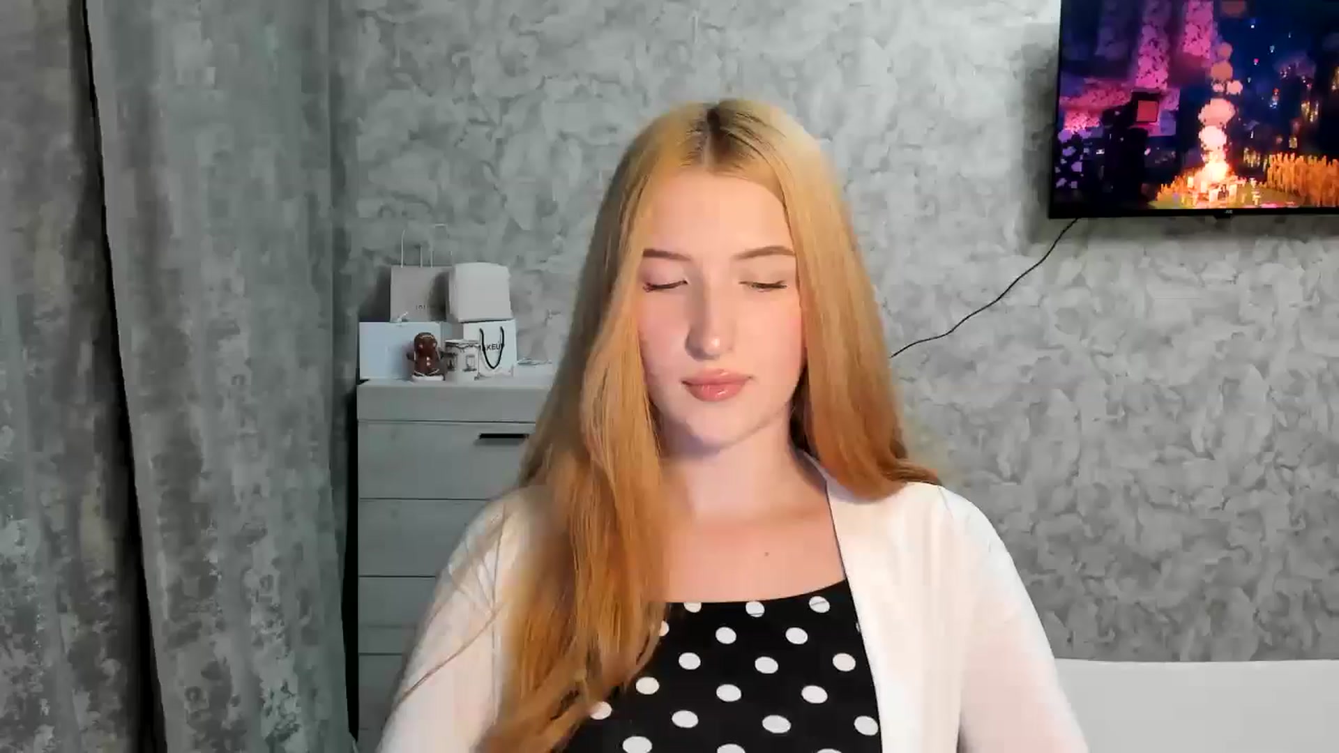 Gallery image thumbnail from Ilona_Here's myfreecams stream on, 03/19/2026, 16:30 image 18 of 20