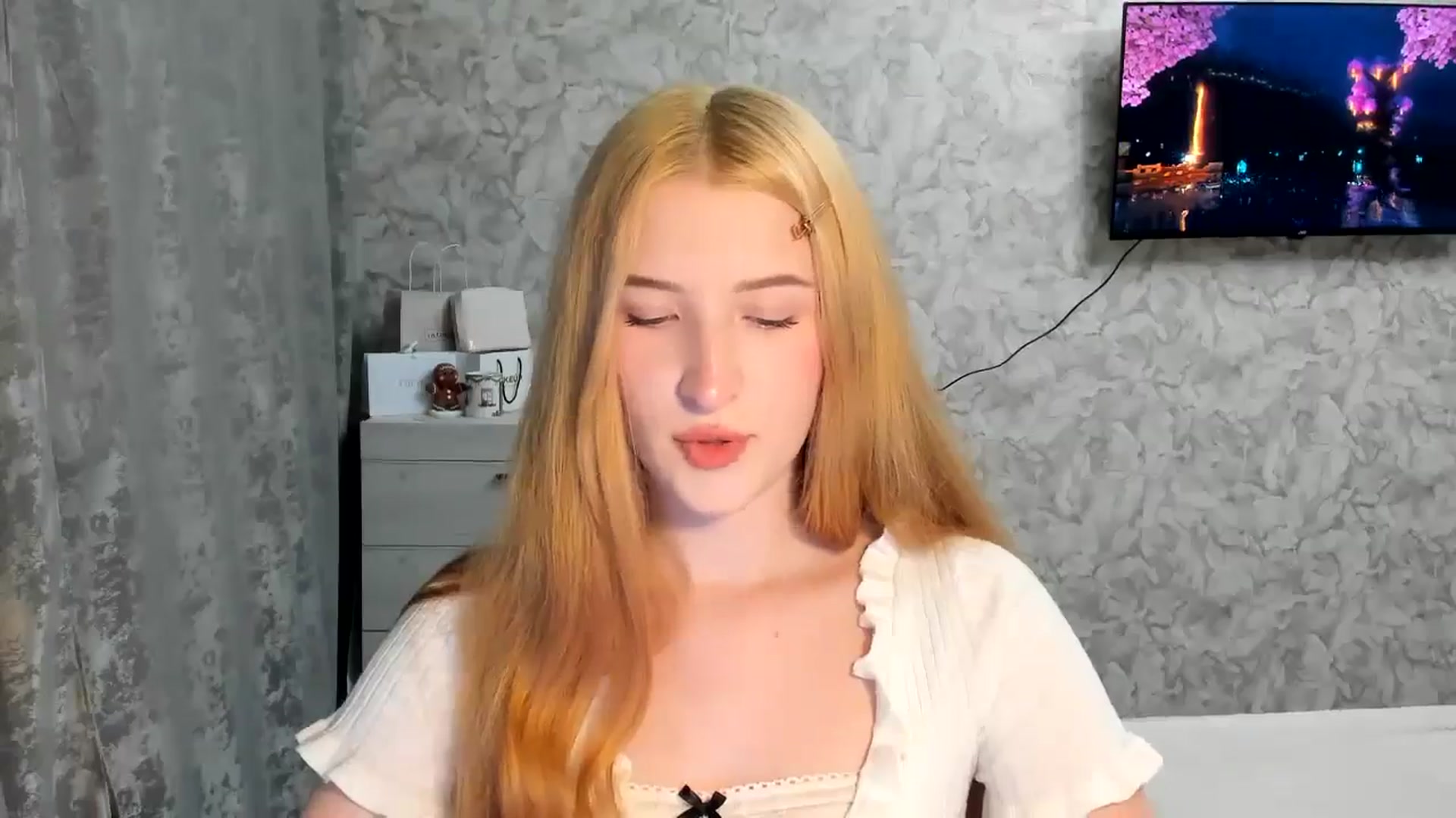 Gallery image thumbnail from Ilona_Here's myfreecams stream on, 03/27/2026, 18:11 image 3 of 20