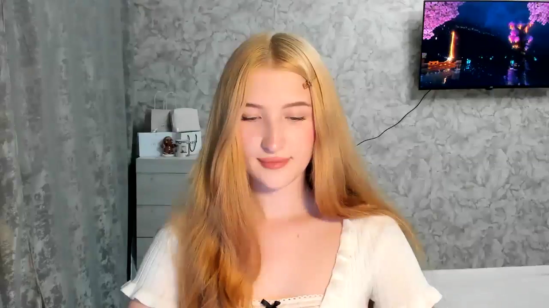 Gallery image thumbnail from Ilona_Here's myfreecams stream on, 03/27/2026, 18:11 image 15 of 20