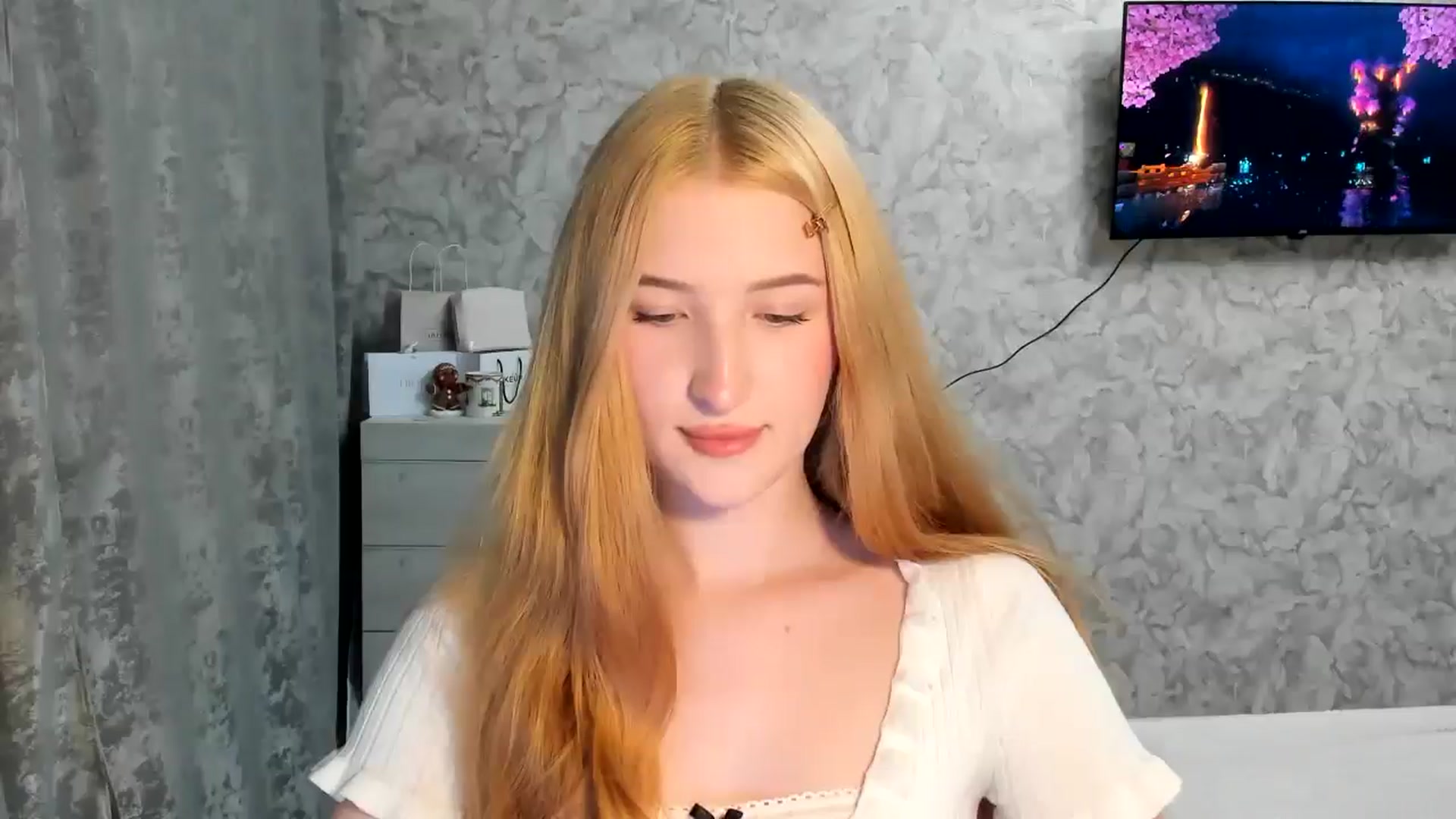 Gallery image thumbnail from Ilona_Here's myfreecams stream on, 03/27/2026, 18:11 image 14 of 20