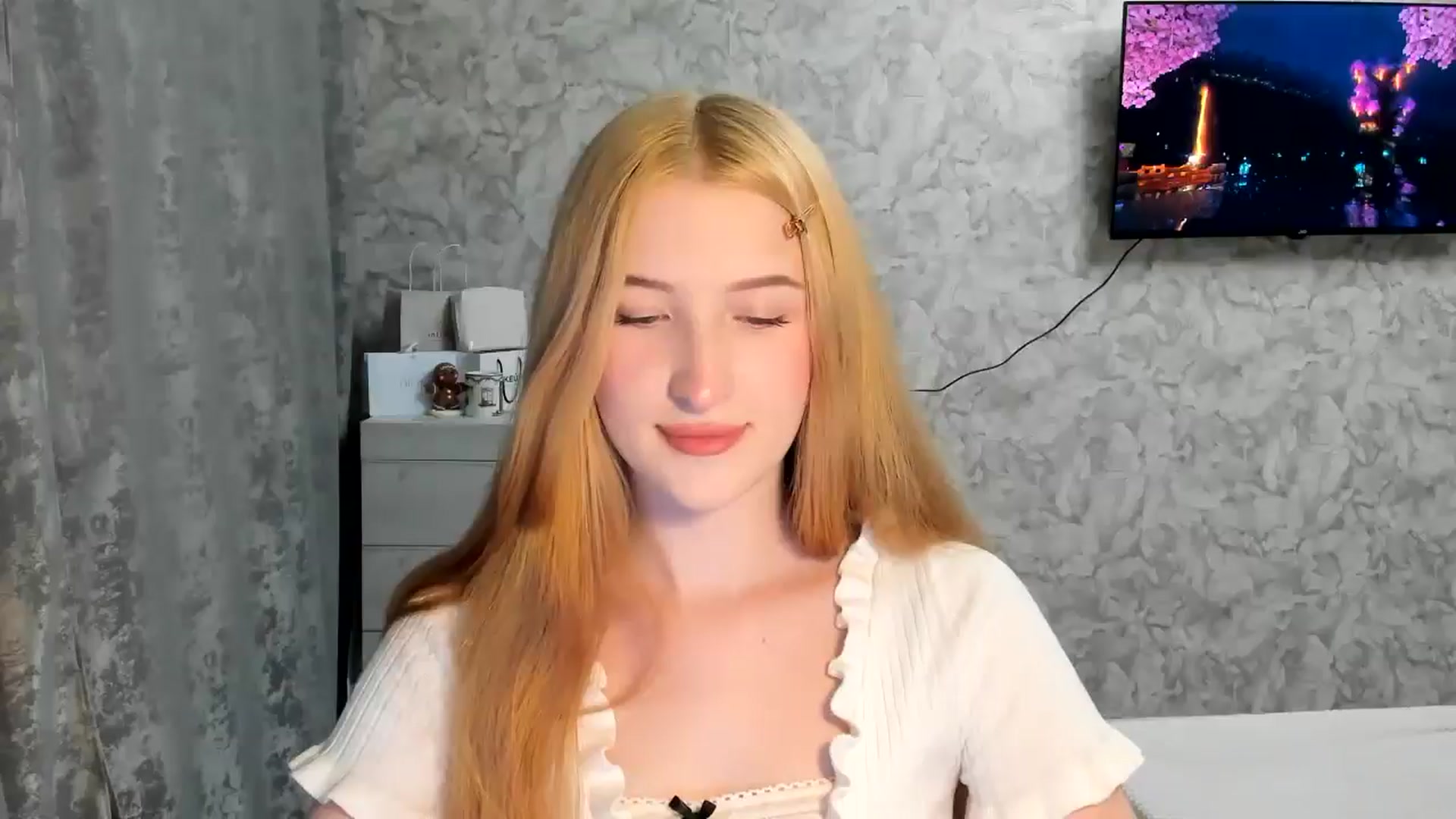 Gallery image thumbnail from Ilona_Here's myfreecams stream on, 03/27/2026, 18:11 image 5 of 20