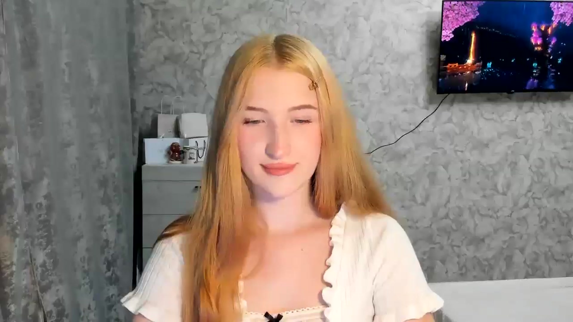 Gallery image thumbnail from Ilona_Here's myfreecams stream on, 03/27/2026, 18:11 image 6 of 20